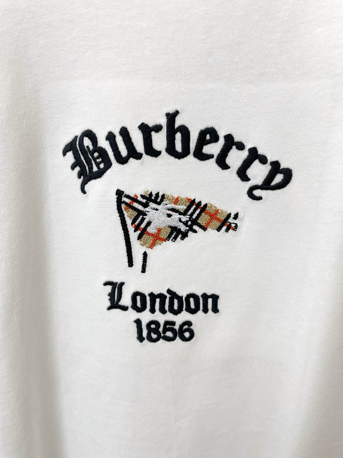 。Burberry巴宝莉💥砸锅卖铁都要上的新款新款原单男士休闲短袖 高端定制 高端版本 时尚百搭爆款⚠️