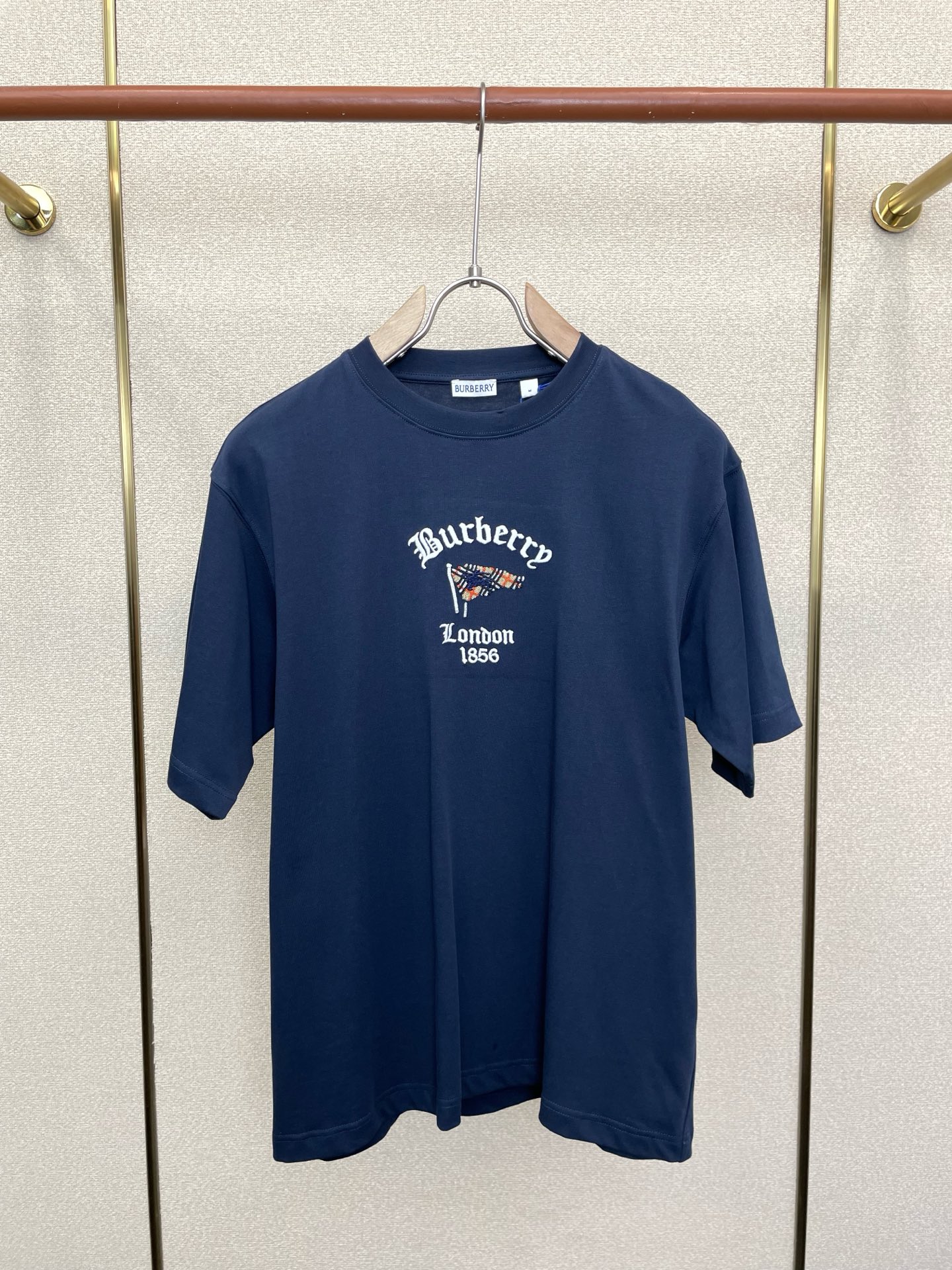 。Burberry巴宝莉💥砸锅卖铁都要上的新款新款原单男士休闲短袖 高端定制 高端版本 时尚百搭爆款⚠️