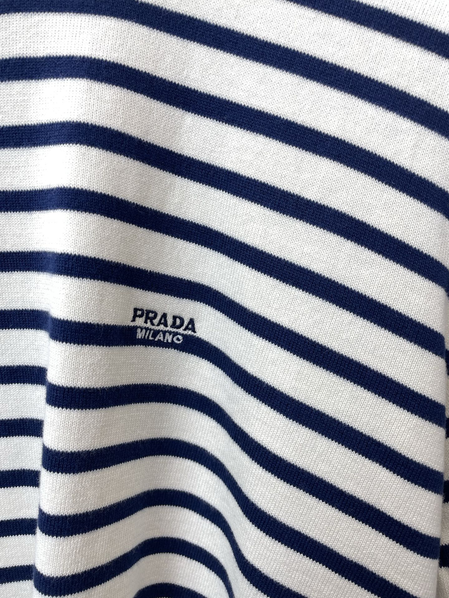 。Prada普拉达💥砸锅卖铁都要上的新款新款原单男士休闲短袖 高端定制 高端版本 时尚百搭爆款⚠️⚠️✨