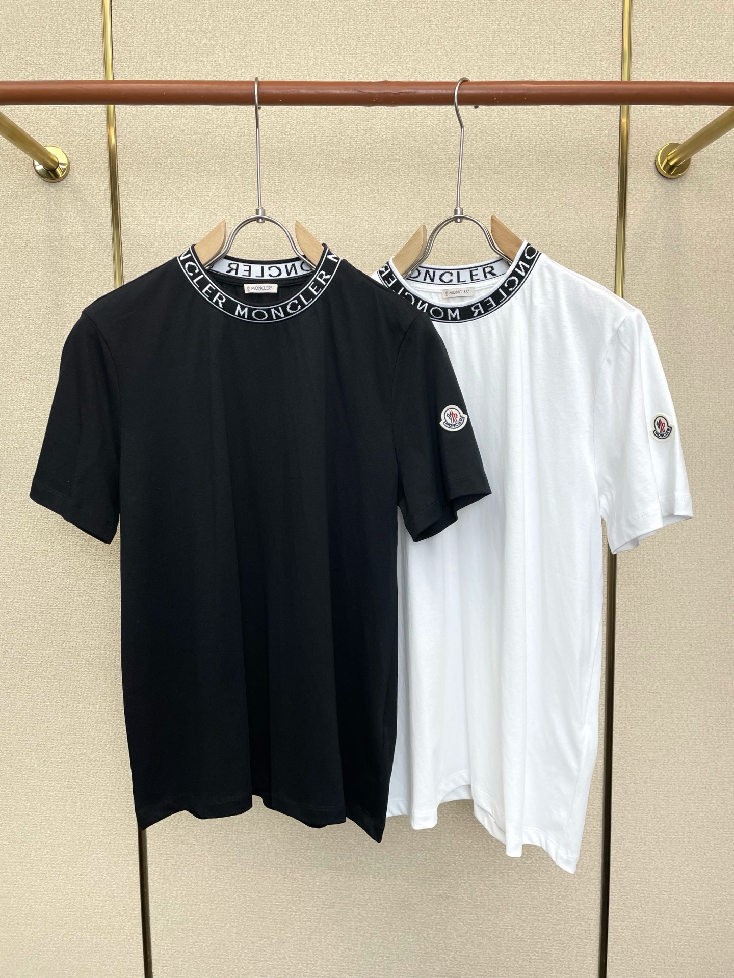 。Moncler蒙口💥砸锅卖铁都要上的新款新款原单男士休闲短袖 高端定制 高端版本 时尚百搭爆款⚠️⚠️