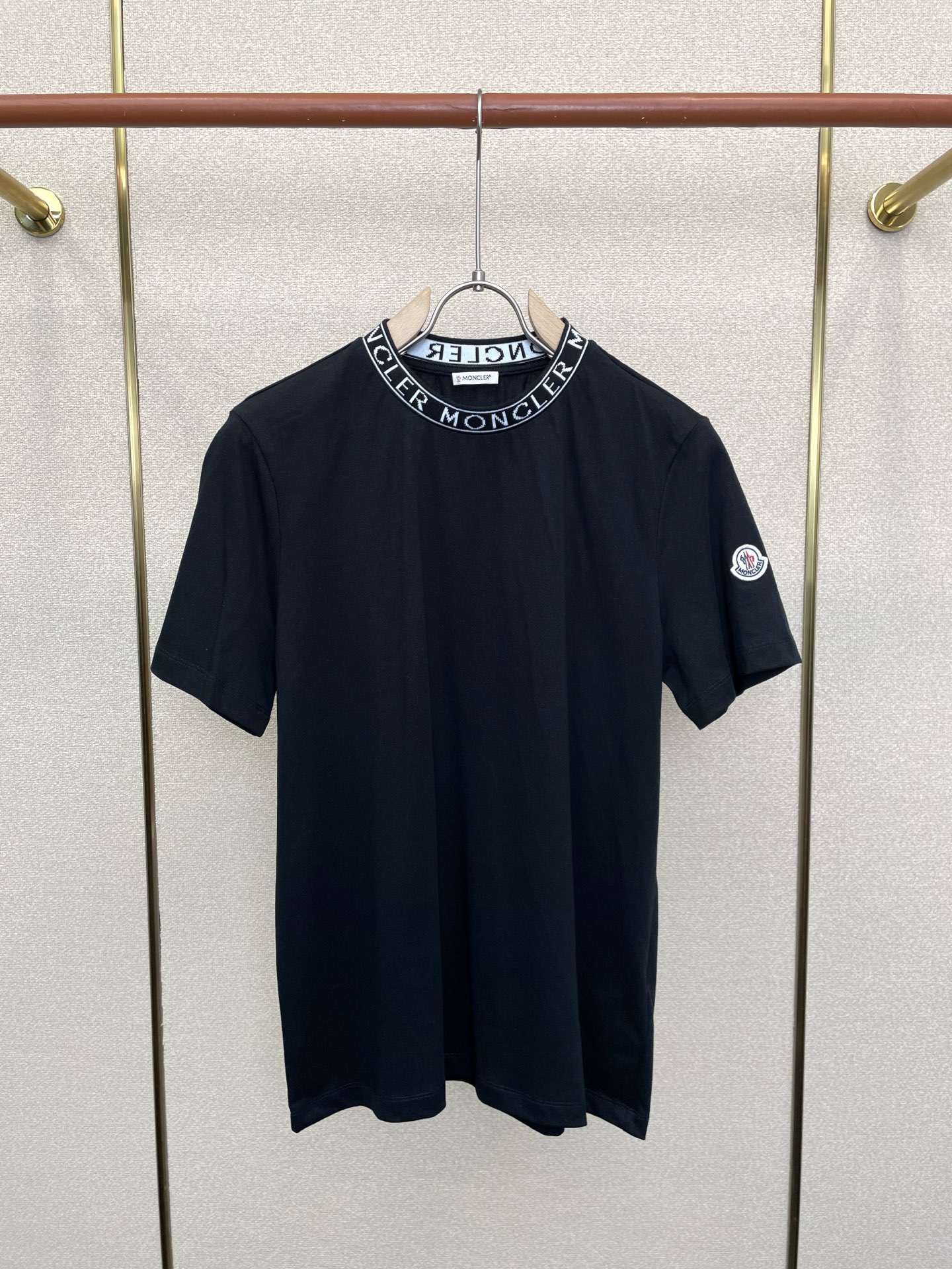 。Moncler蒙口💥砸锅卖铁都要上的新款新款原单男士休闲短袖 高端定制 高端版本 时尚百搭爆款⚠️⚠️