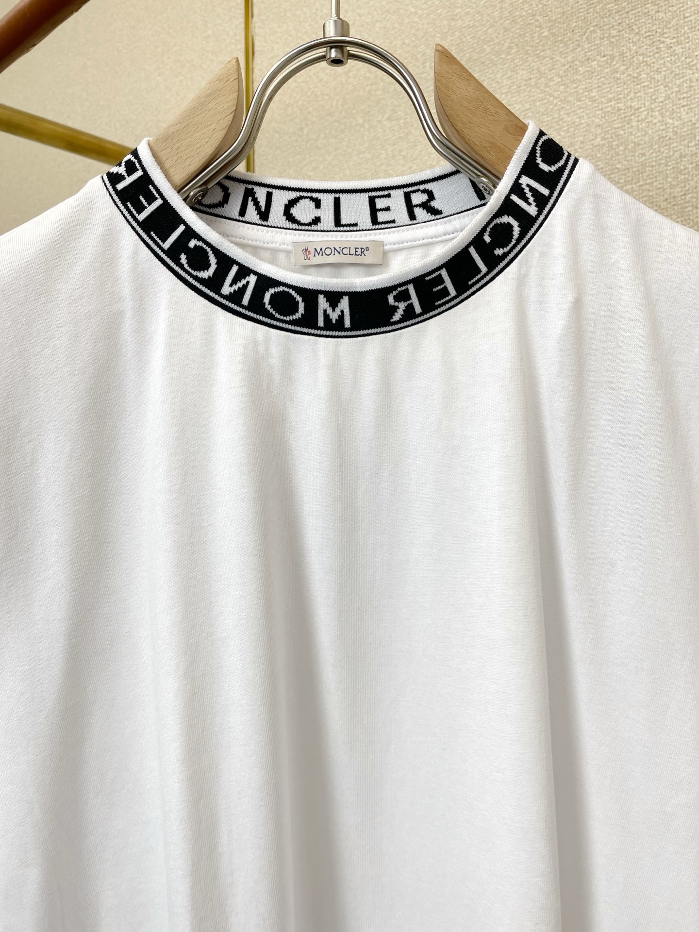 。Moncler蒙口💥砸锅卖铁都要上的新款新款原单男士休闲短袖 高端定制 高端版本 时尚百搭爆款⚠️⚠️