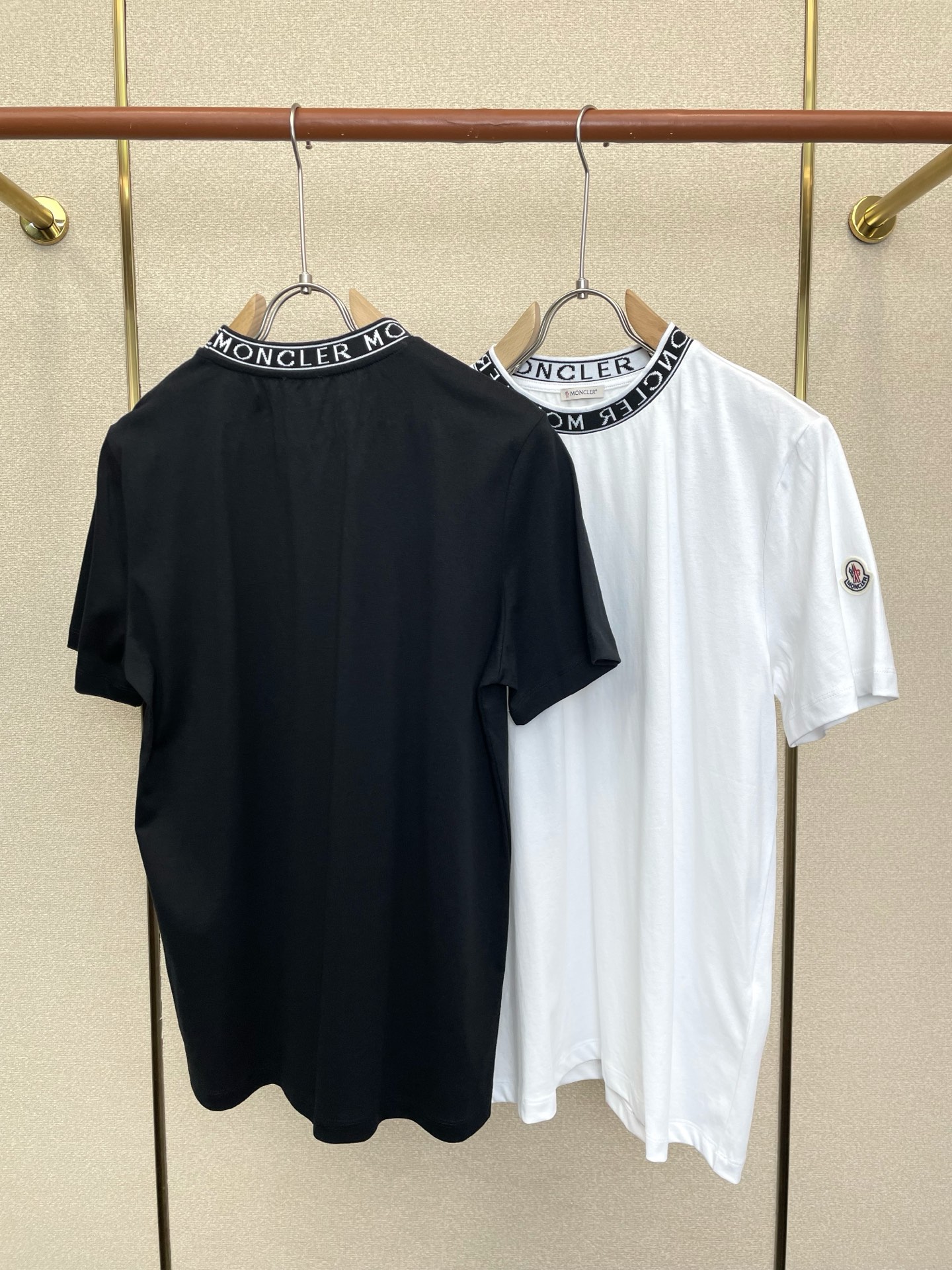 。Moncler蒙口💥砸锅卖铁都要上的新款新款原单男士休闲短袖 高端定制 高端版本 时尚百搭爆款⚠️⚠️