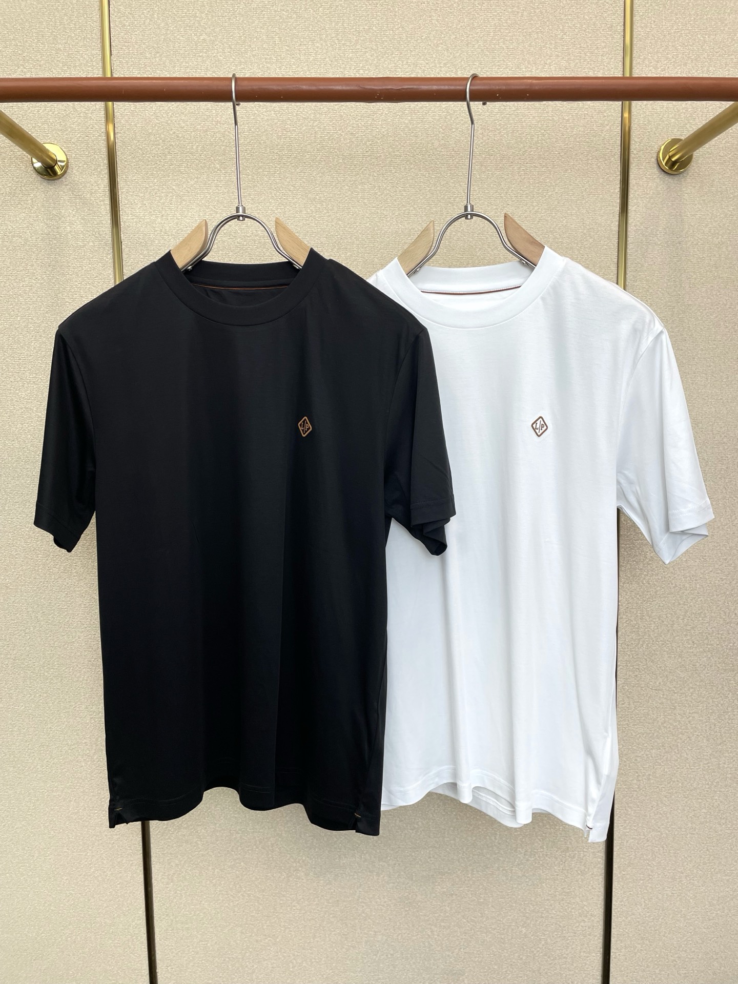 。Loro Piana-Loro Piana诺悠翩雅💥砸锅卖铁都要上的新款新款原单男士休闲短袖 高端定制