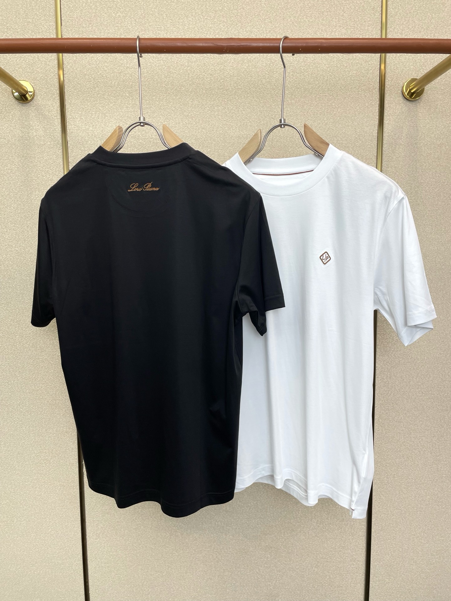 。Loro Piana-Loro Piana诺悠翩雅💥砸锅卖铁都要上的新款新款原单男士休闲短袖 高端定制