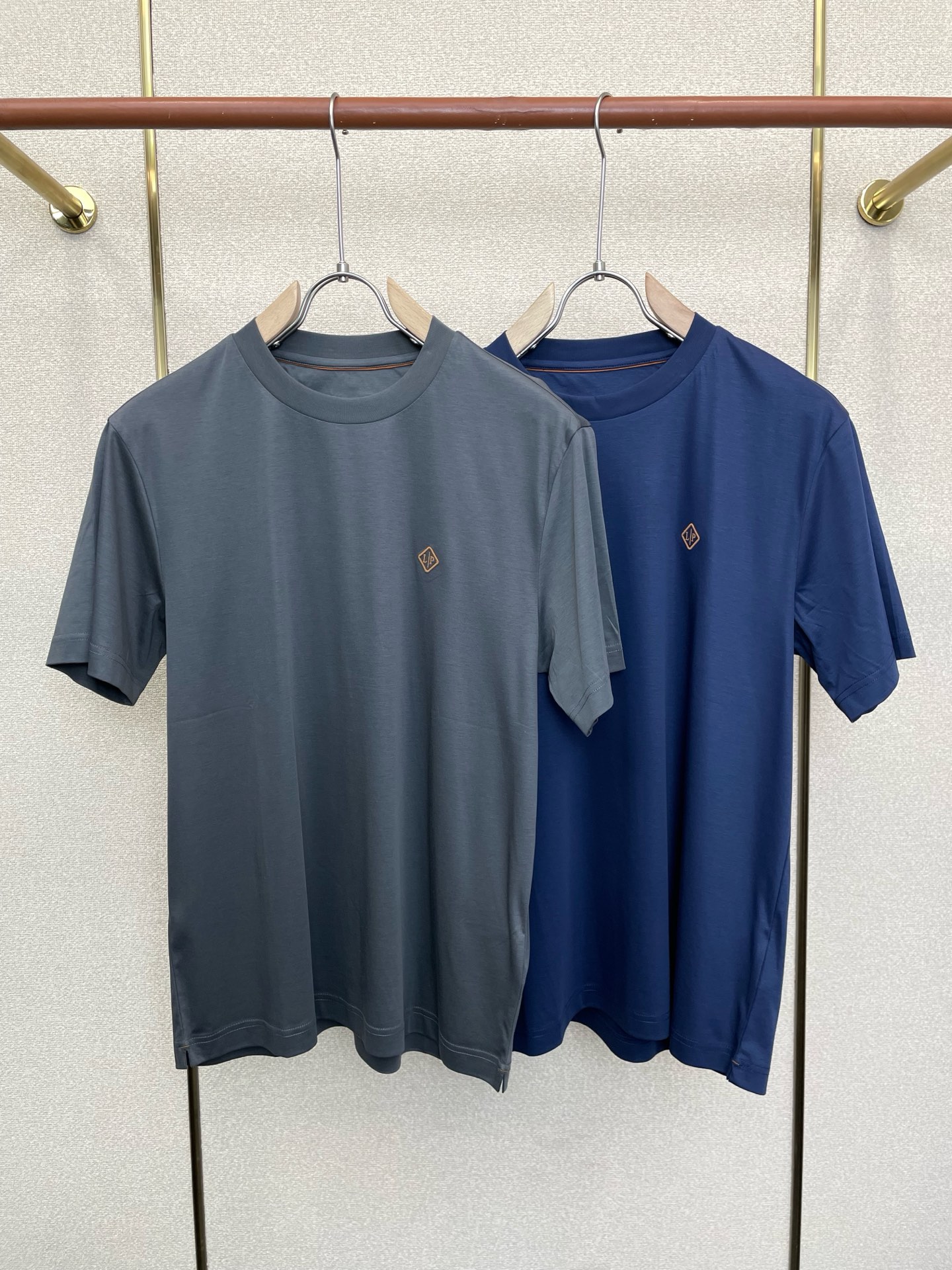 。Loro Piana-Loro Piana诺悠翩雅💥砸锅卖铁都要上的新款新款原单男士休闲短袖 高端定制