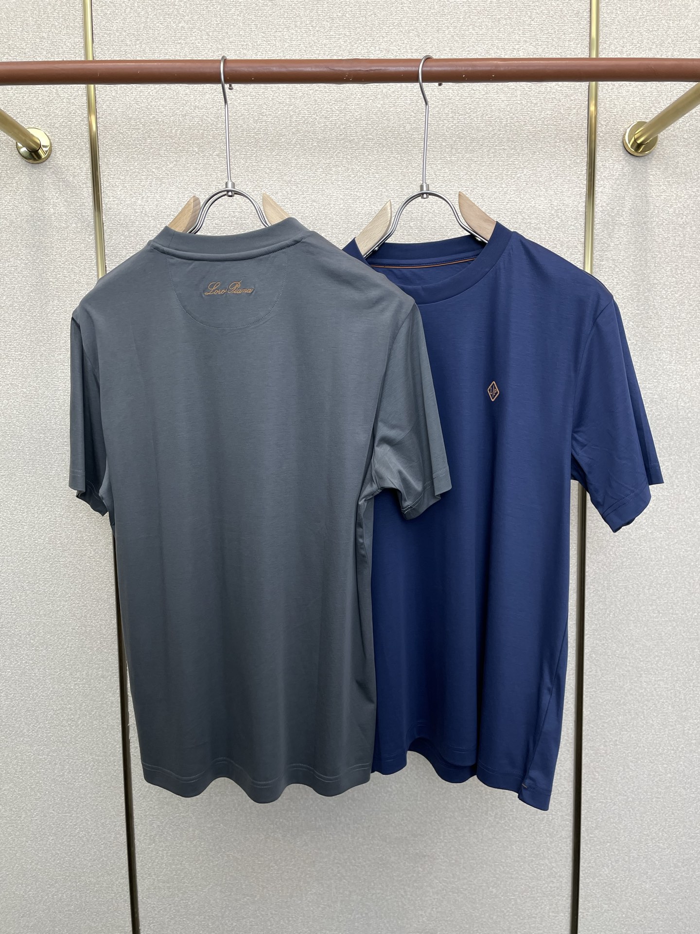 。Loro Piana-Loro Piana诺悠翩雅💥砸锅卖铁都要上的新款新款原单男士休闲短袖 高端定制