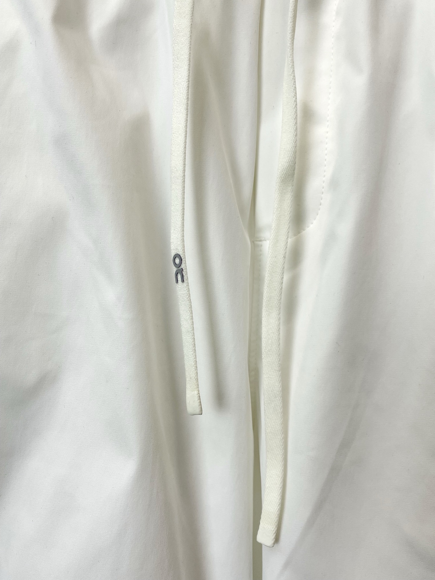 。LOEWE罗意威💥砸锅卖铁都要上的新款新款春夏休闲裤短裤🩳高端版本！专柜定制面料 透气舒适度高，细节无