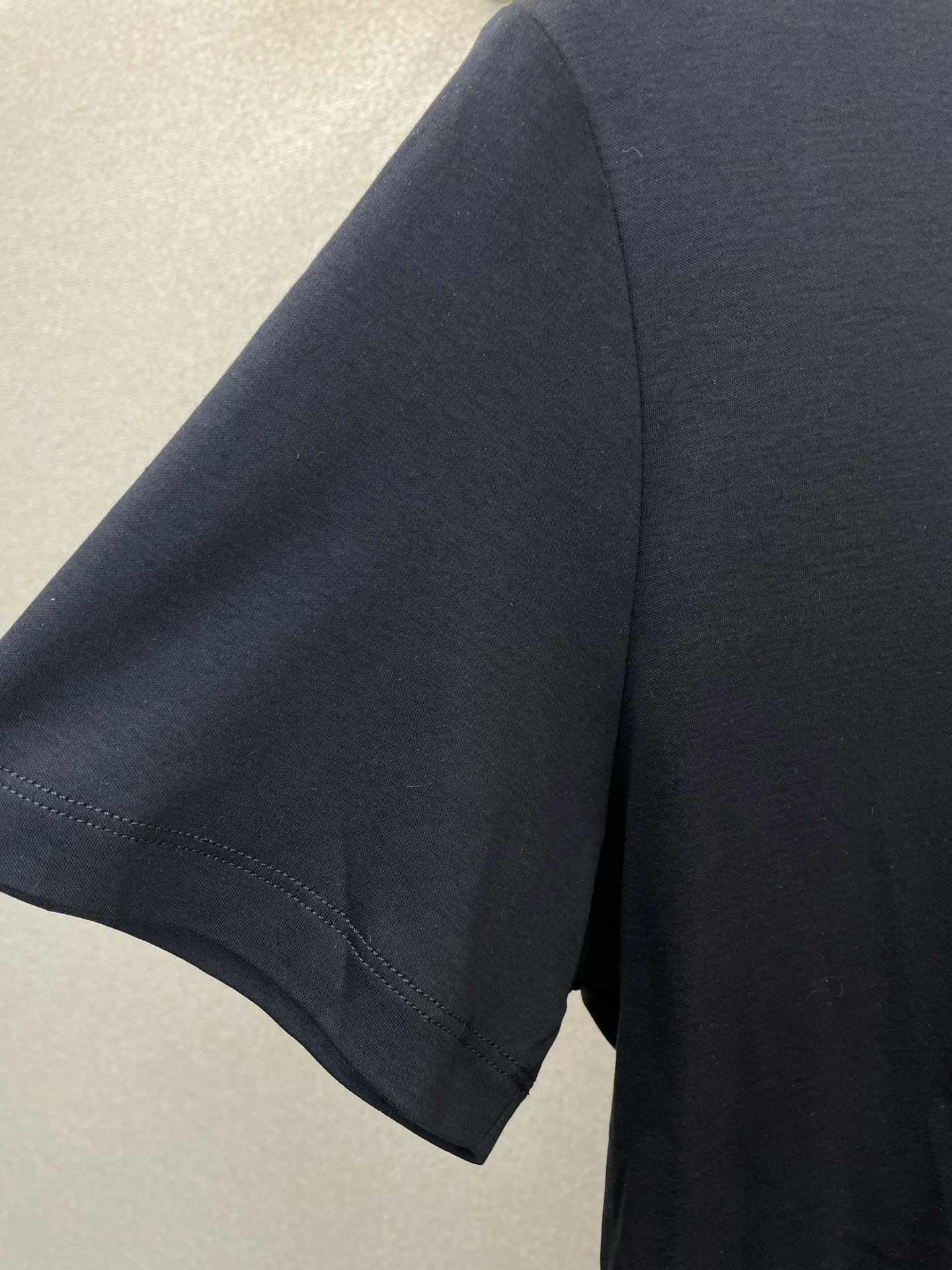 。Loro Piana-Loro Piana诺悠翩雅💥砸锅卖铁都要上的新款新款原单男士休闲短袖 高端定制