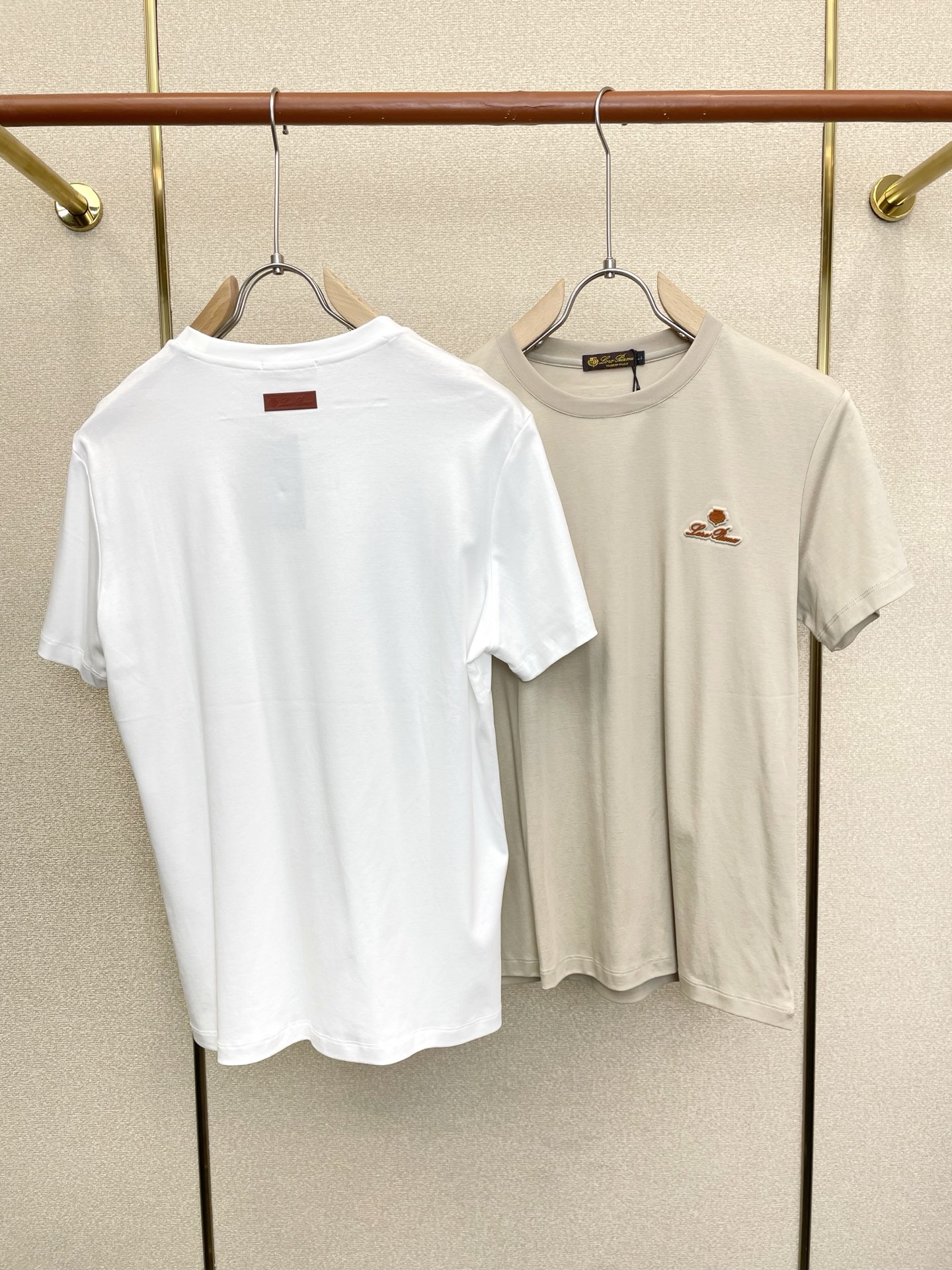。Loro Piana-Loro Piana诺悠翩雅💥砸锅卖铁都要上的新款新款原单男士休闲短袖 高端定制