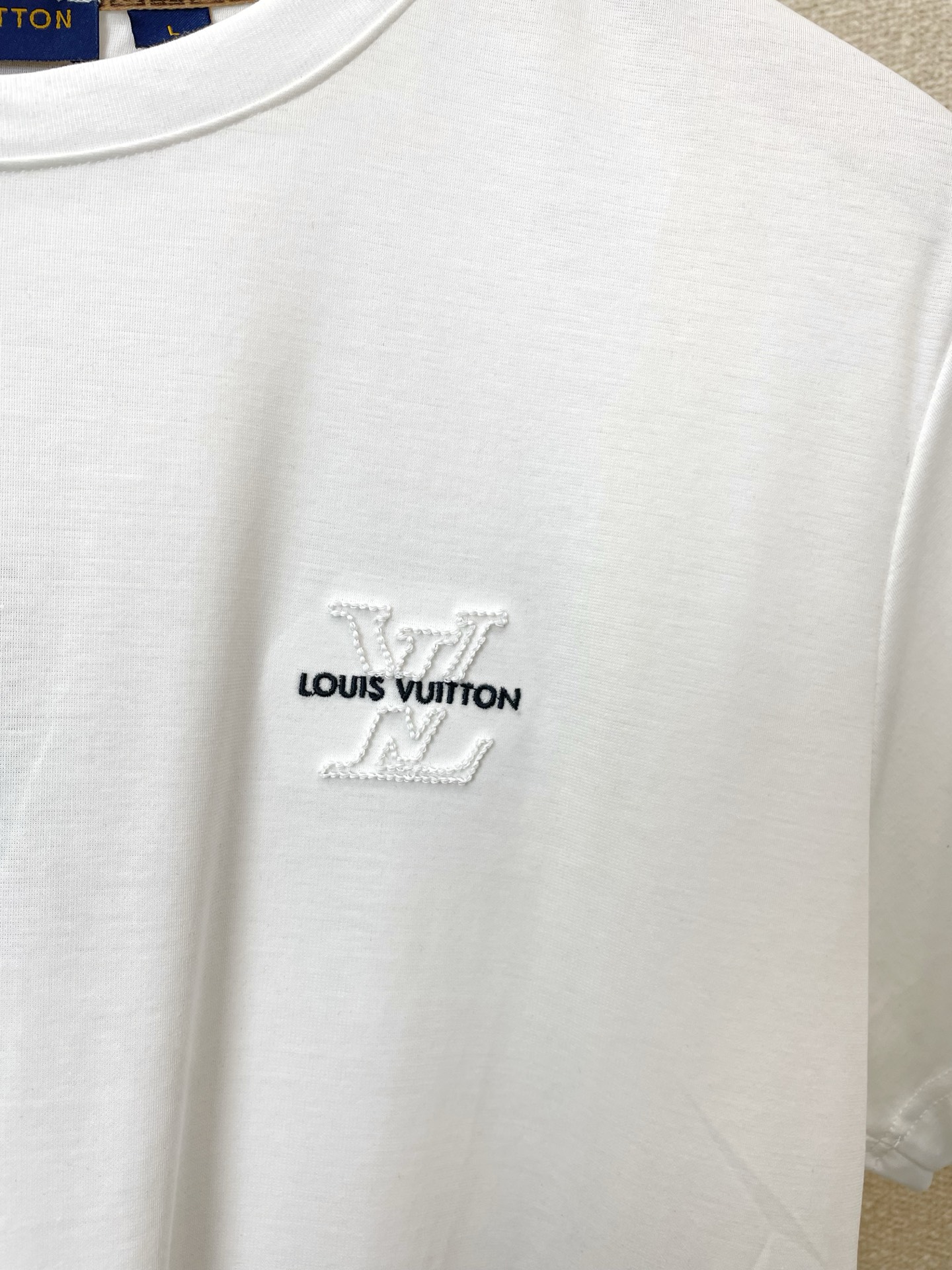。Louis Vuitton路易威登💥砸锅卖铁都要上的新款新款原单男士休闲短袖 高端定制 高端版本 时尚
