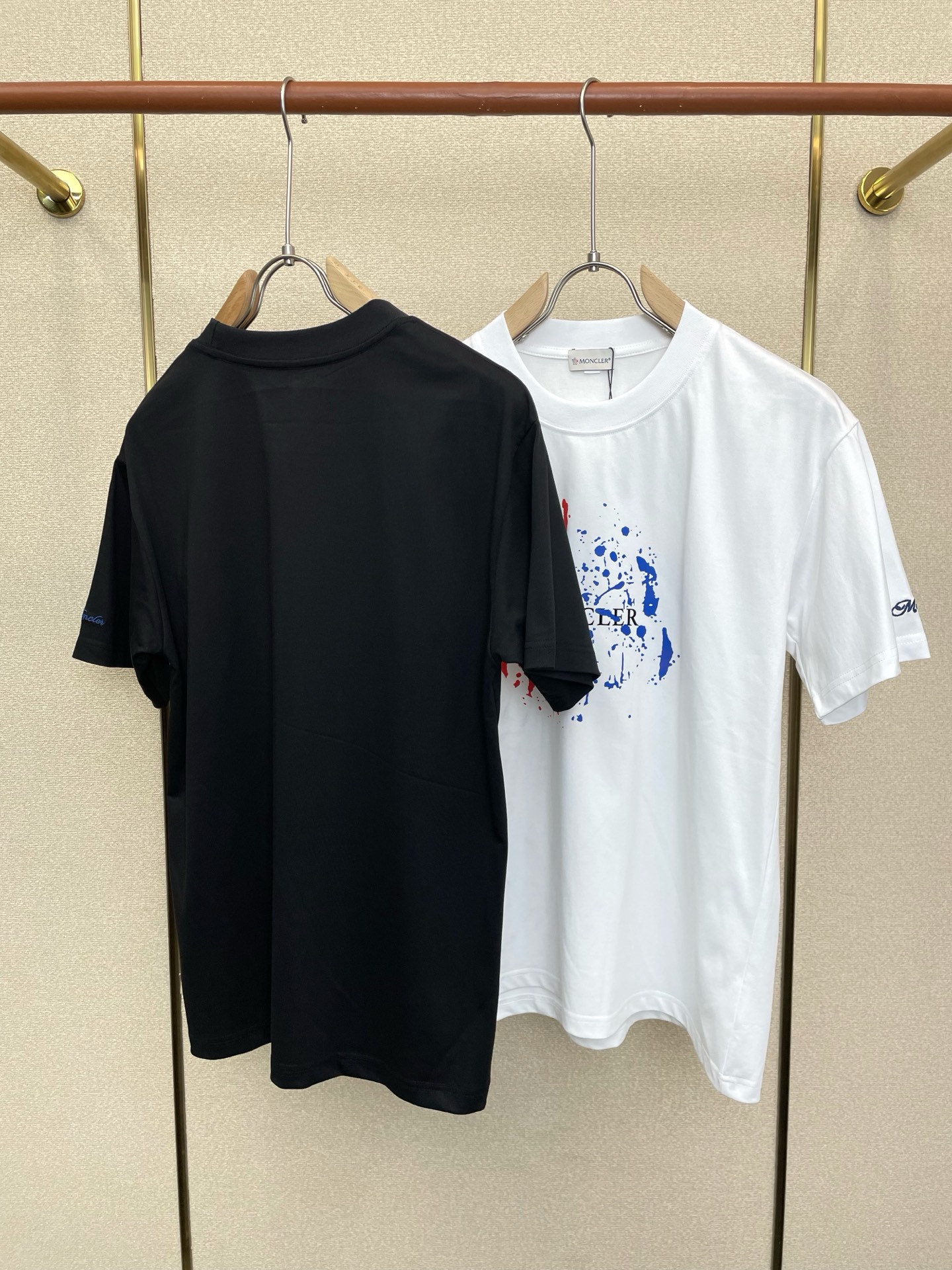 。Moncler蒙口💥砸锅卖铁都要上的新款新款原单男士休闲短袖 高端定制 高端版本 时尚百搭爆款⚠️⚠️