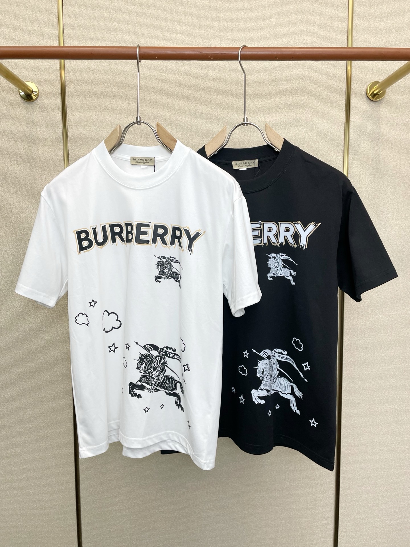 。Burberry巴宝莉💥砸锅卖铁都要上的新款新款原单男士休闲短袖 高端定制 高端版本 时尚百搭爆款⚠️