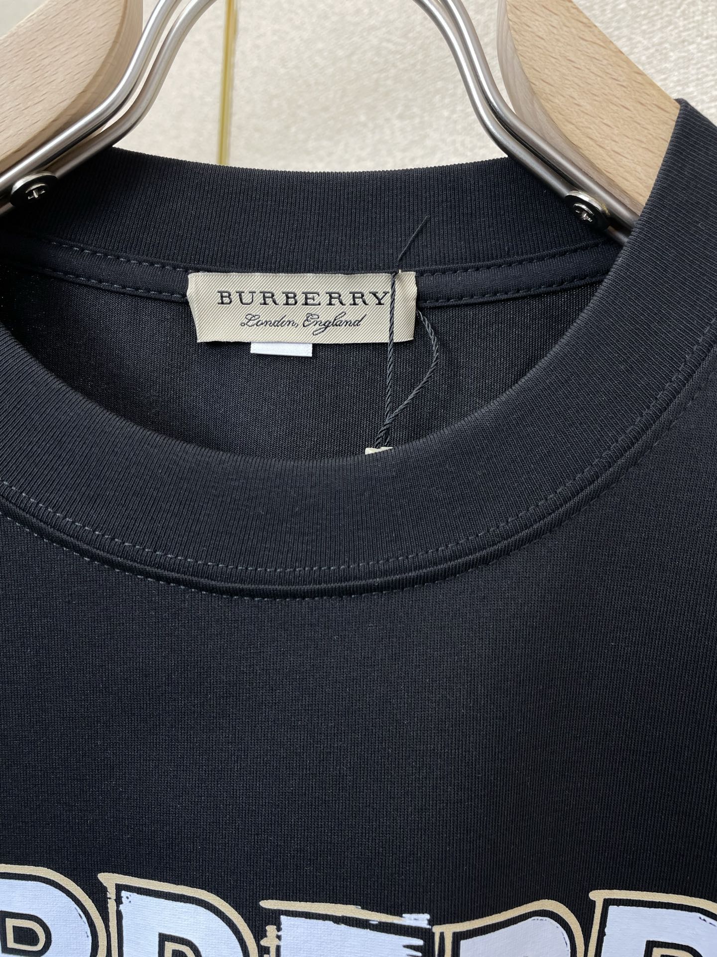 。Burberry巴宝莉💥砸锅卖铁都要上的新款新款原单男士休闲短袖 高端定制 高端版本 时尚百搭爆款⚠️