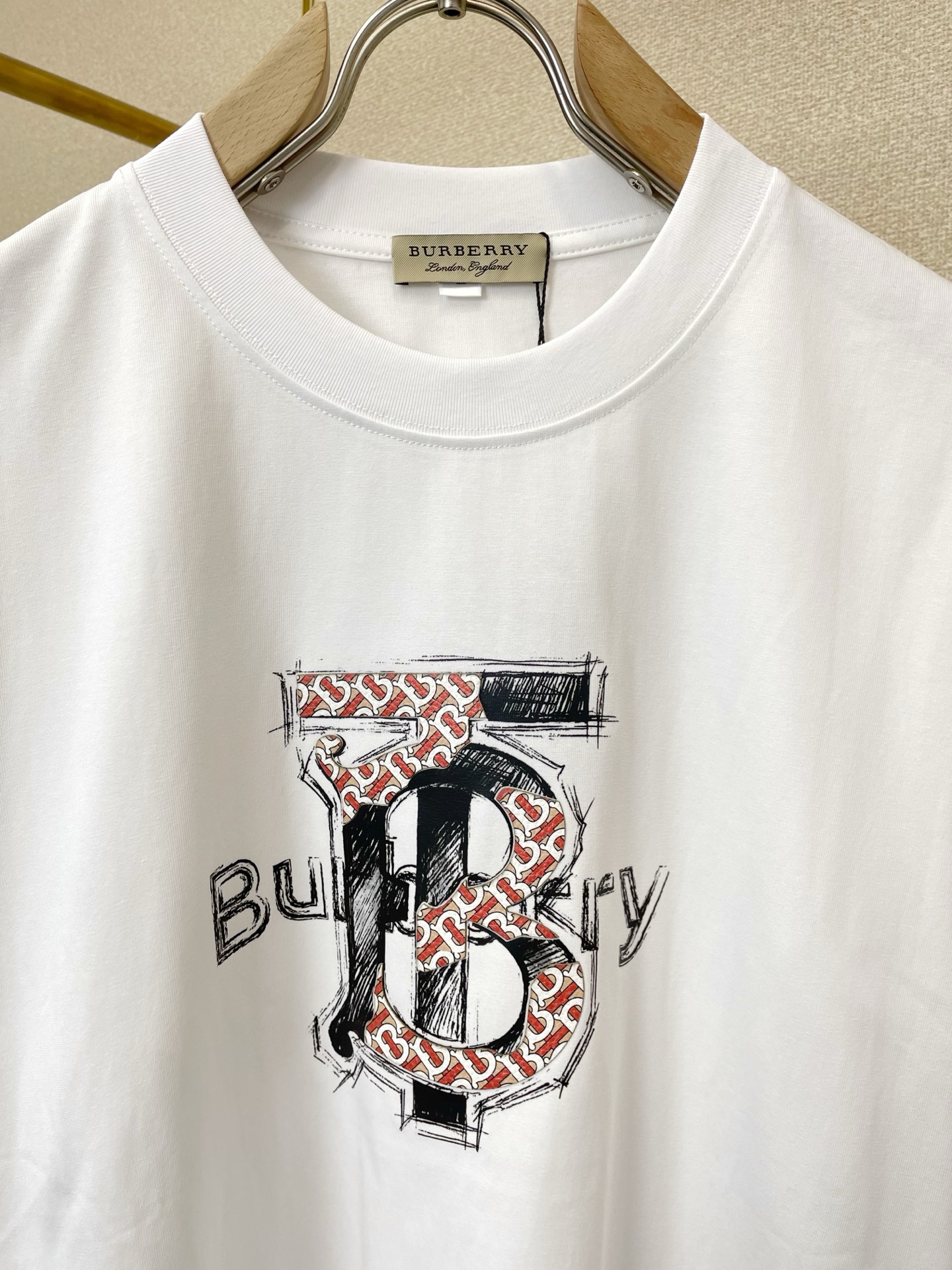 。Burberry巴宝莉💥砸锅卖铁都要上的新款新款原单男士休闲短袖 高端定制 高端版本 时尚百搭爆款⚠️