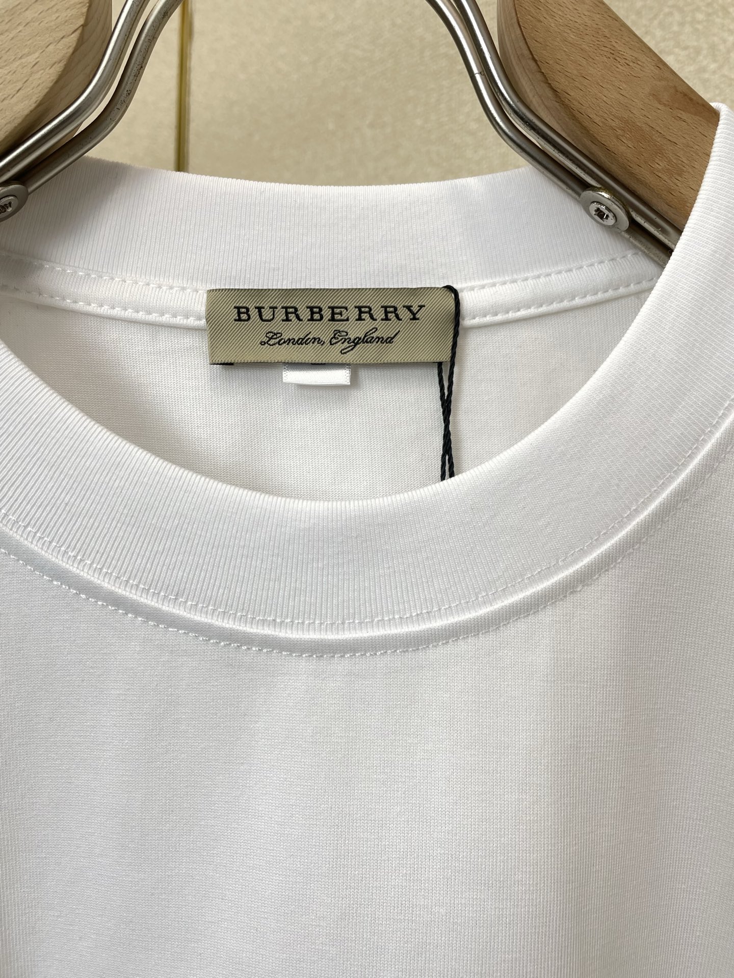 。Burberry巴宝莉💥砸锅卖铁都要上的新款新款原单男士休闲短袖 高端定制 高端版本 时尚百搭爆款⚠️