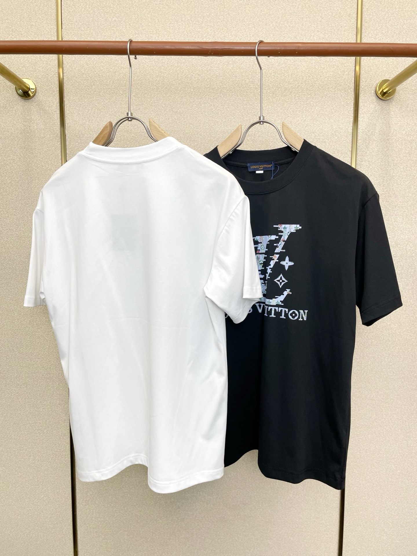 。Louis Vuitton路易威登💥砸锅卖铁都要上的新款新款原单男士休闲短袖 高端定制 高端版本 时尚