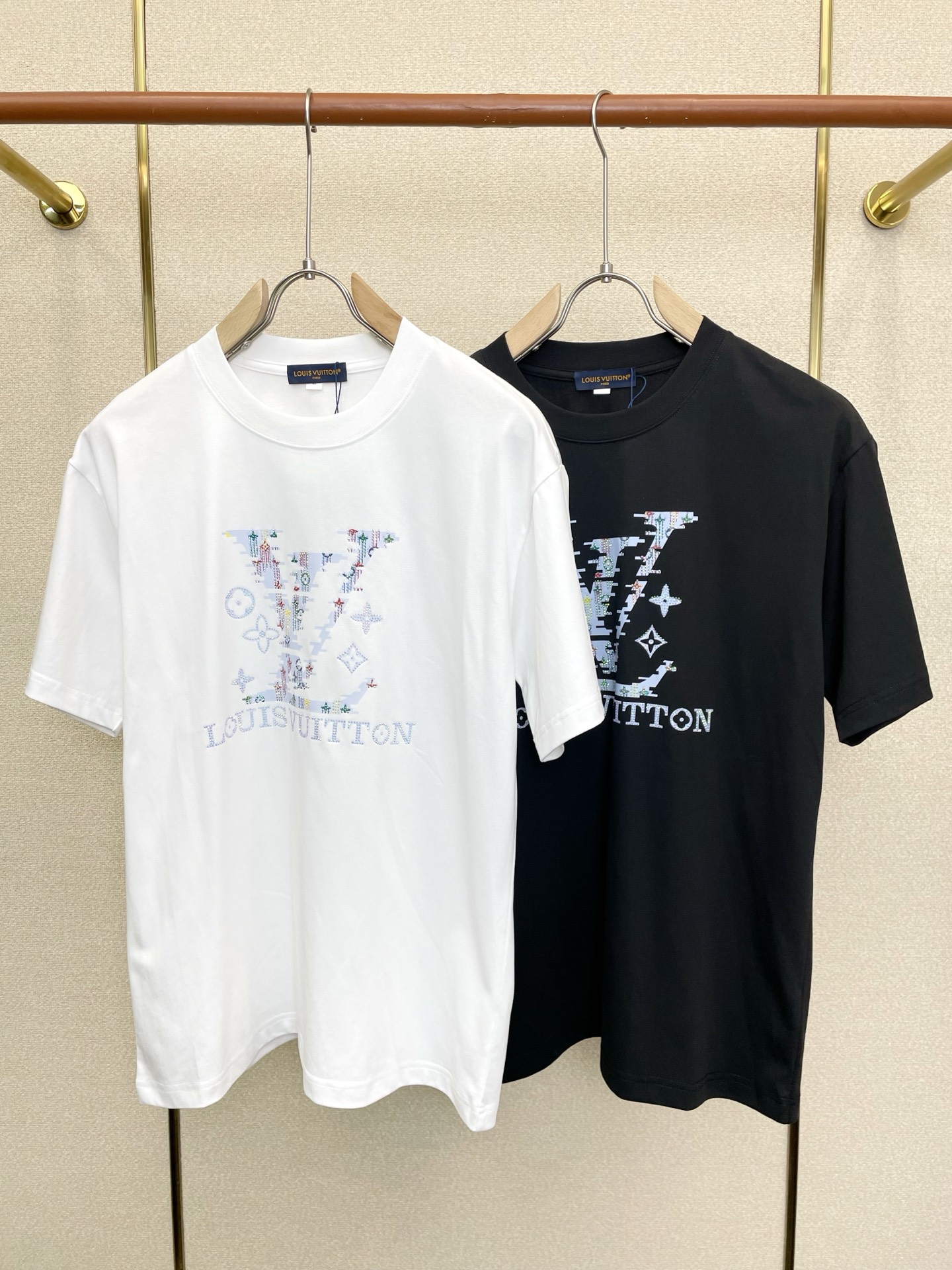。Louis Vuitton路易威登💥砸锅卖铁都要上的新款新款原单男士休闲短袖 高端定制 高端版本 时尚