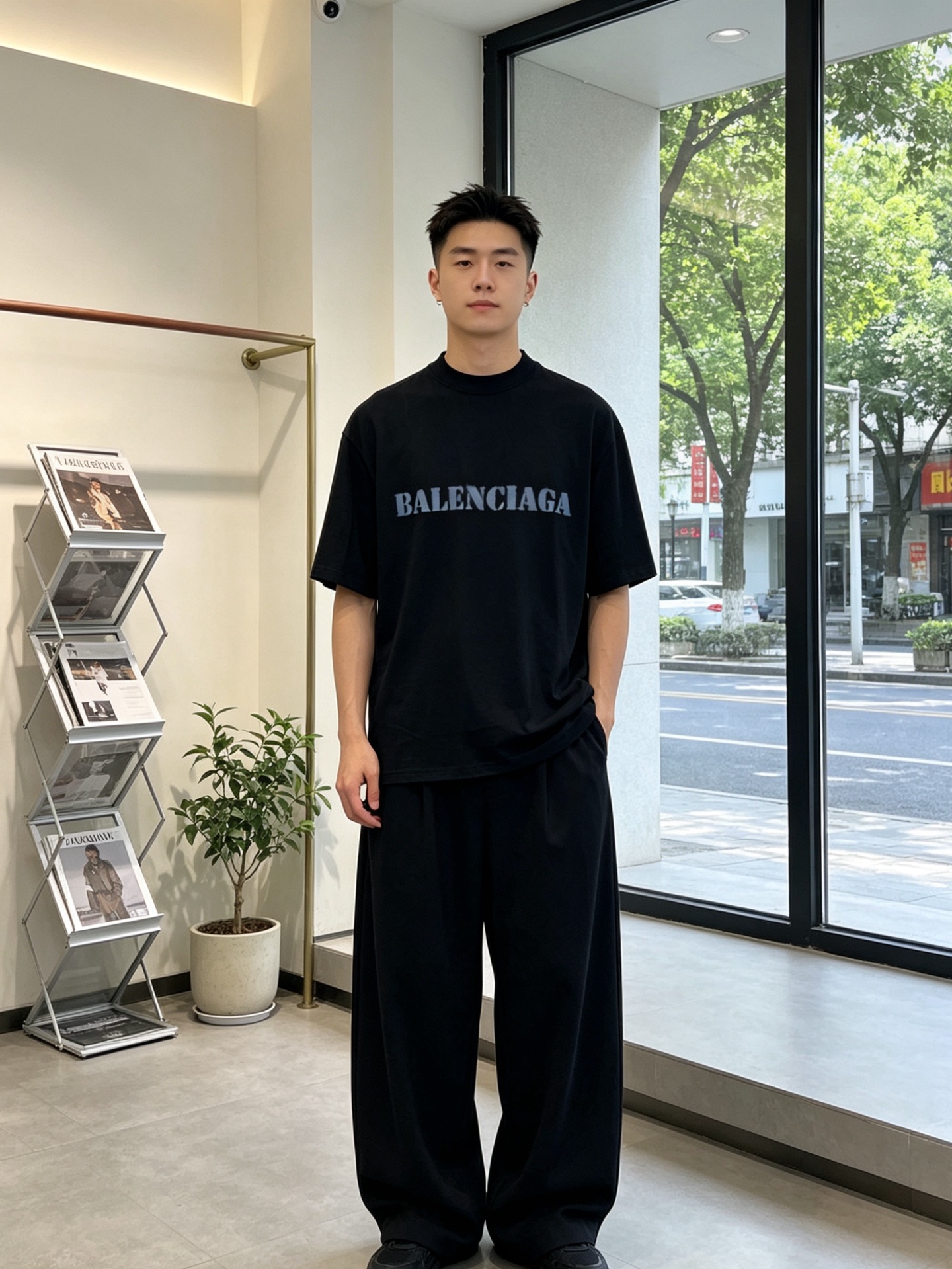 NO:868371,.Balenciaga's new and original men's casual short-sleeves are sold all over the world. High-end customization. High-end version. Fashionable and versatile imported fabrics. Super soft and delicate feel. Skin-friendly and comfortable to wear. High-end boutique. The upper body is finely made by the factory. It is a must-have item for men. Three standards are complete. Size S-XL,,balenciaga,balenciaga,T-shirt,19860909.Balenciaga巴黎世家砸锅卖铁都要上的新款新款原单男士休闲短袖 高端定制 高端版本 时尚百搭爆款进口面料 手感超柔软细腻 穿着亲肤舒适 高端精品 代工厂精细做上身非常赞 男士必备单品 三标齐全 码数S-XL,,balenciaga,balenciaga,T-shirt,,Men's clothing