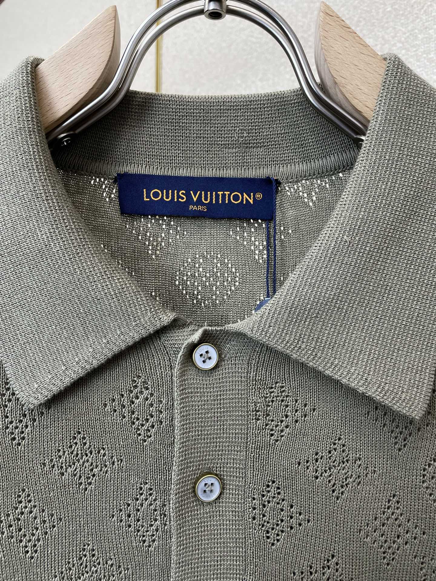 。Louis Vuitton路易威登💥砸锅卖铁都要上的新款新款原单男士休闲针织短袖 高端定制 高端版本 