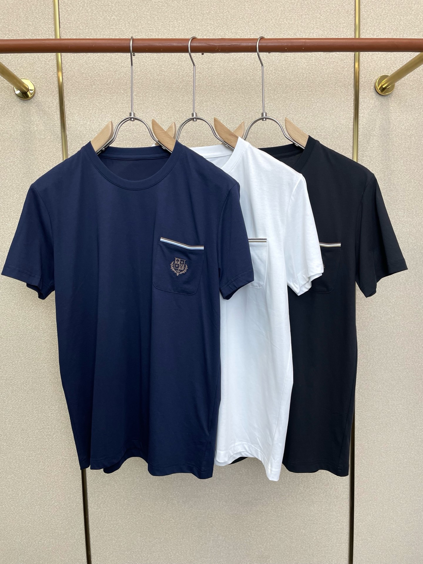 。Loro Piana-Loro Piana诺悠翩雅💥砸锅卖铁都要上的新款新款原单男士休闲短袖 高端定制