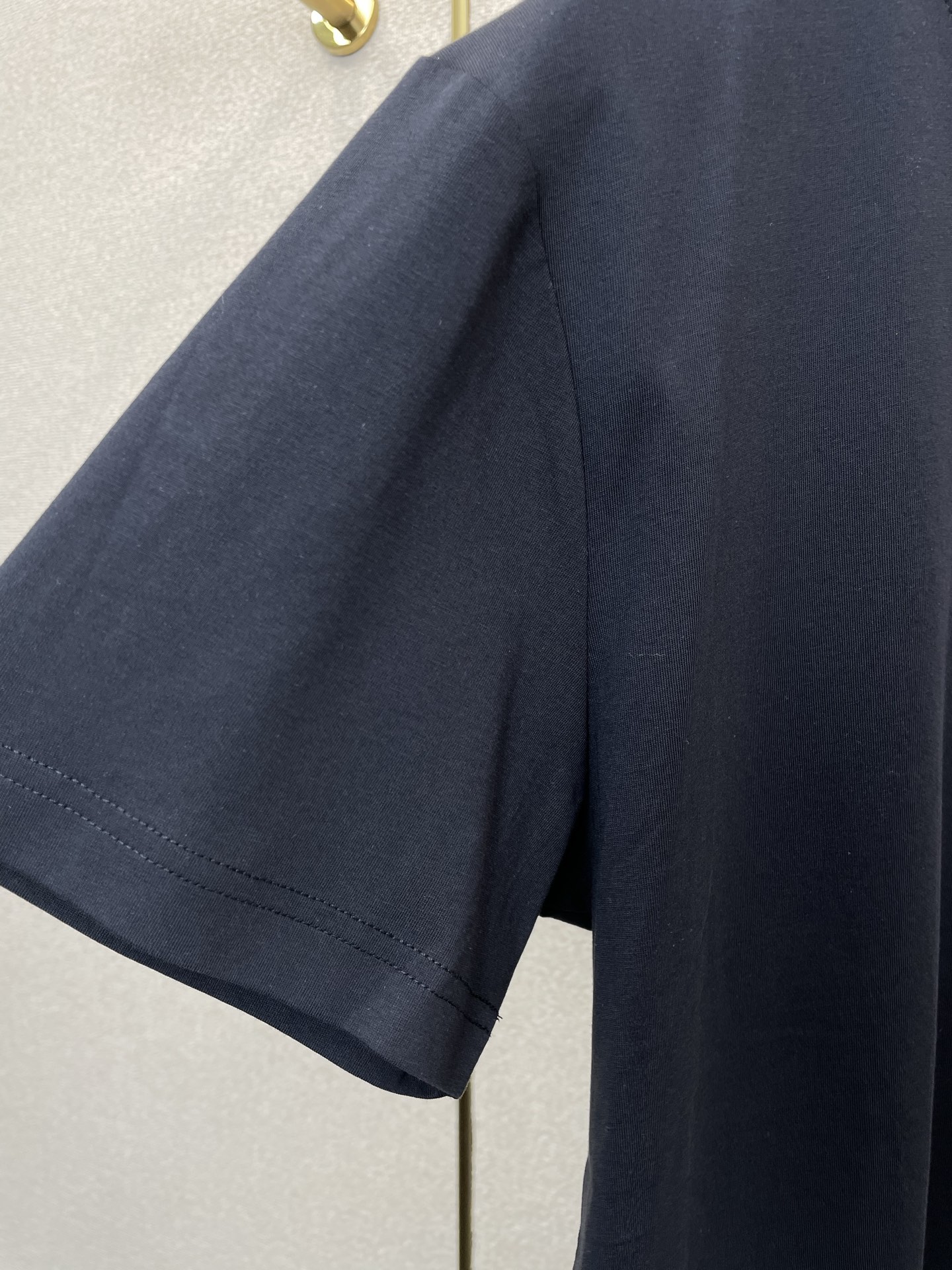 。Loro Piana-Loro Piana诺悠翩雅💥砸锅卖铁都要上的新款新款原单男士休闲短袖 高端定制