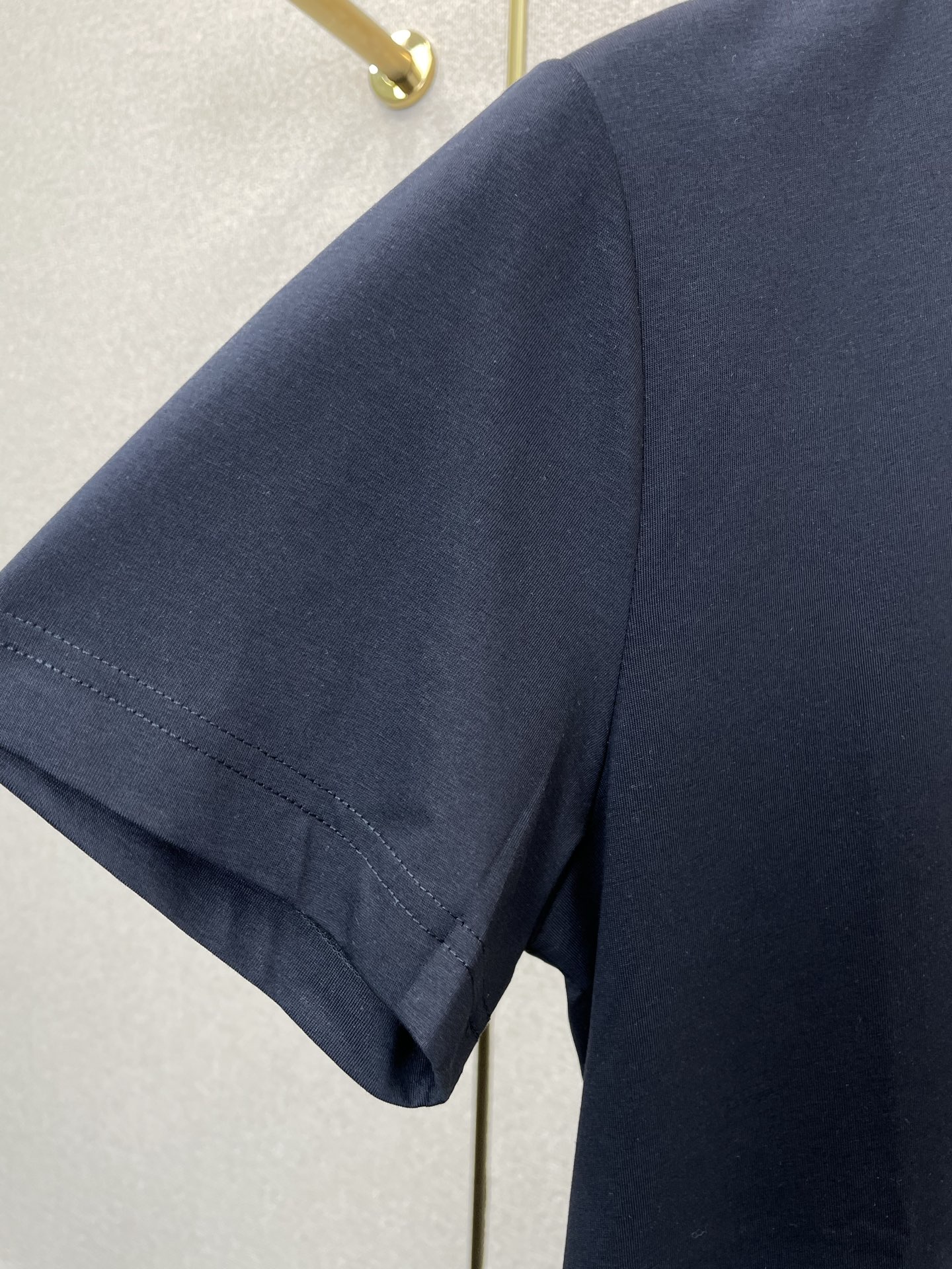 。Loro Piana-Loro Piana诺悠翩雅💥砸锅卖铁都要上的新款新款原单男士休闲短袖 高端定制