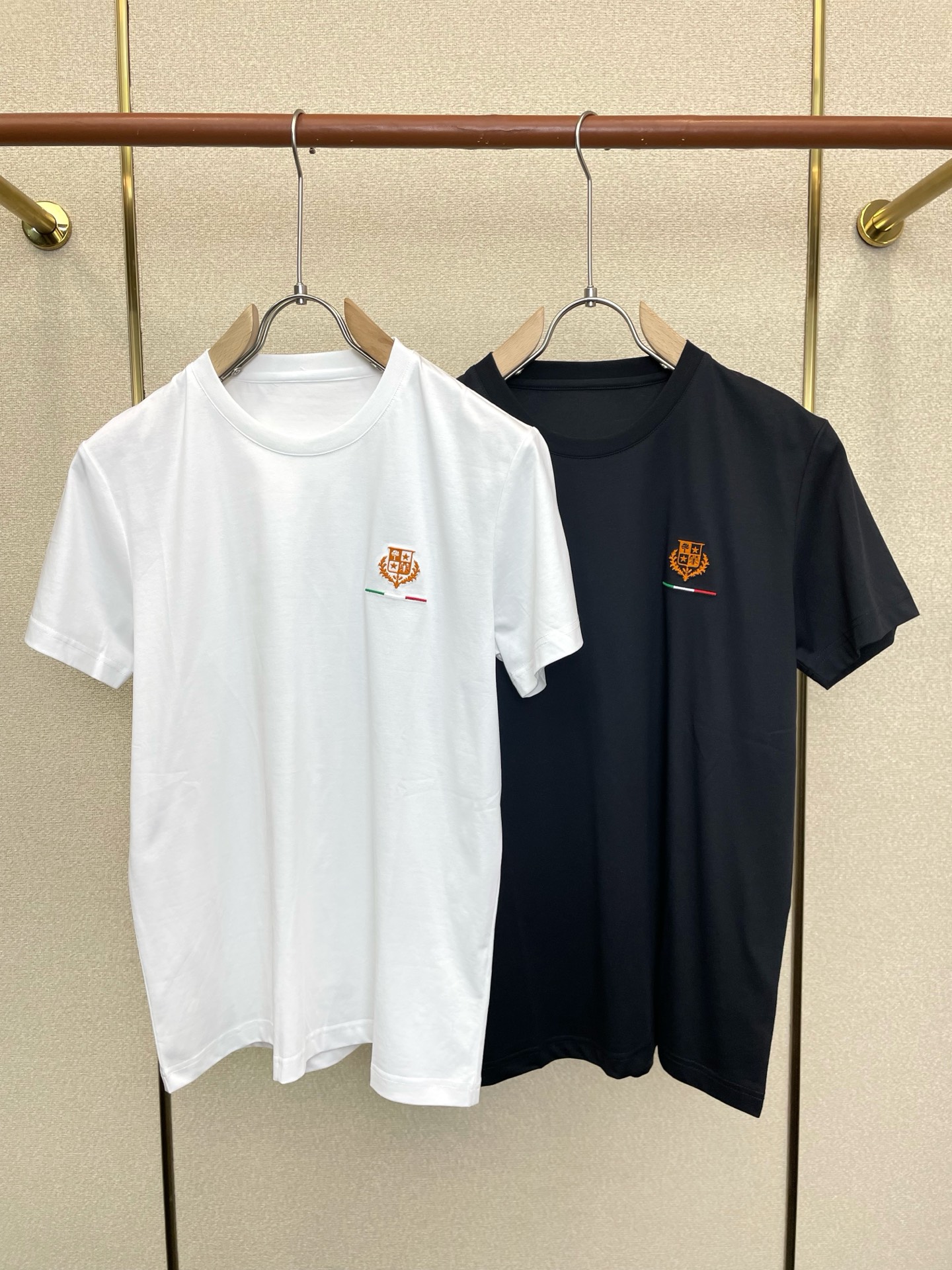 。Loro Piana-Loro Piana诺悠翩雅💥砸锅卖铁都要上的新款新款原单男士休闲短袖 高端定制