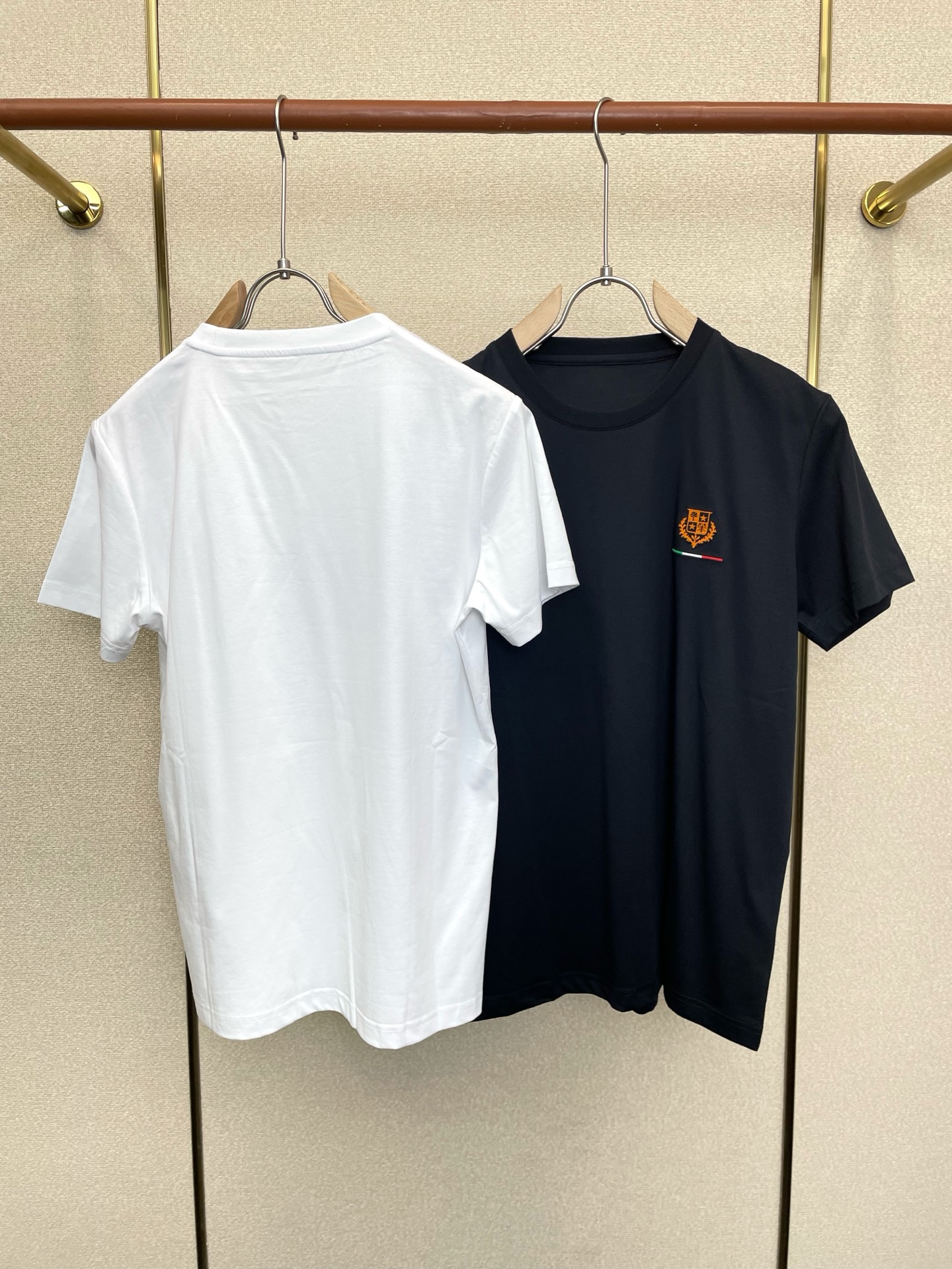 。Loro Piana-Loro Piana诺悠翩雅💥砸锅卖铁都要上的新款新款原单男士休闲短袖 高端定制