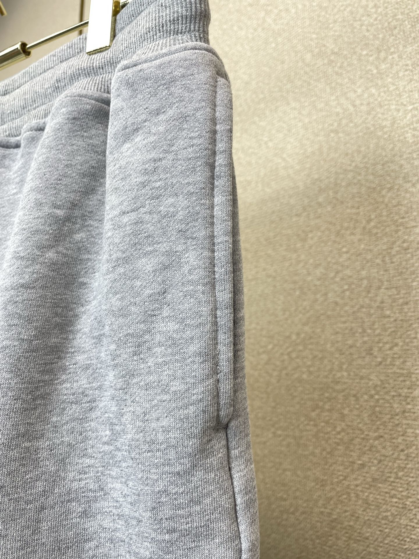 。STONE ISLAND石头岛💥砸锅卖铁都要上的新款新款休闲短裤🩳 高端版本！专柜定制面料 透气舒适度