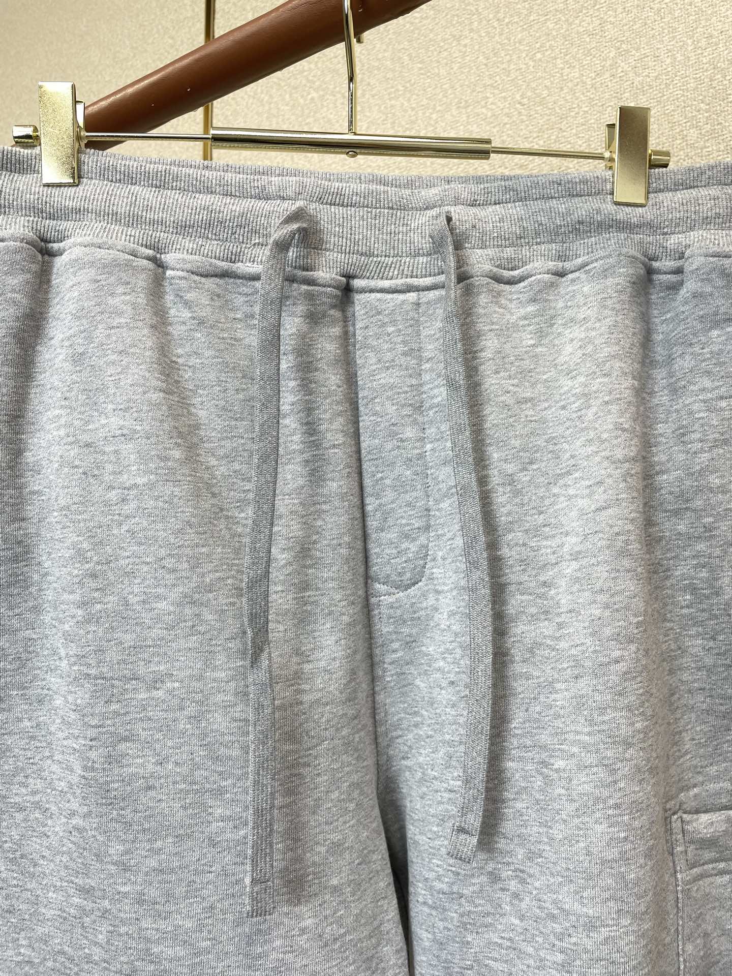 。STONE ISLAND石头岛💥砸锅卖铁都要上的新款新款休闲短裤🩳 高端版本！专柜定制面料 透气舒适度