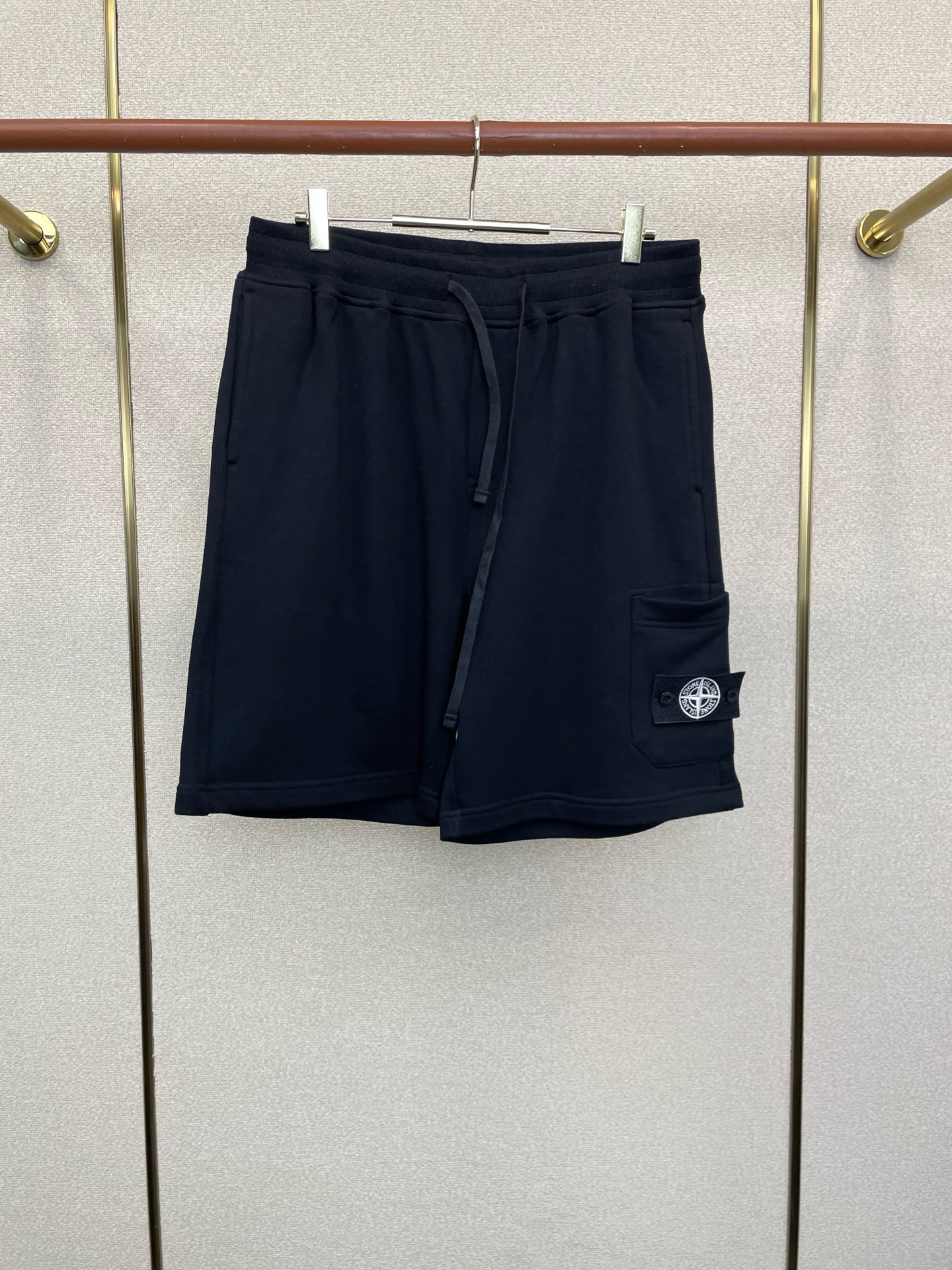 。STONE ISLAND石头岛💥砸锅卖铁都要上的新款新款休闲短裤🩳 高端版本！专柜定制面料 透气舒适度