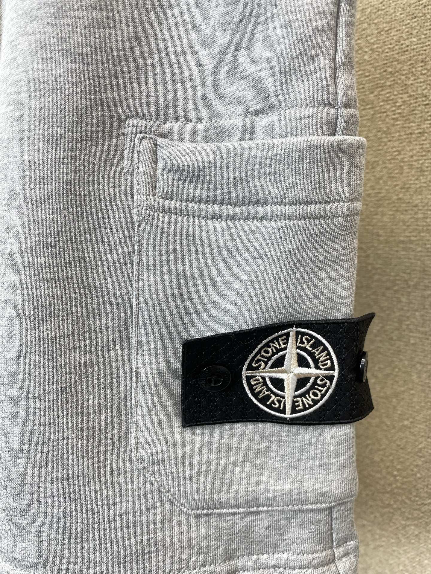 。STONE ISLAND石头岛💥砸锅卖铁都要上的新款新款休闲短裤🩳 高端版本！专柜定制面料 透气舒适度