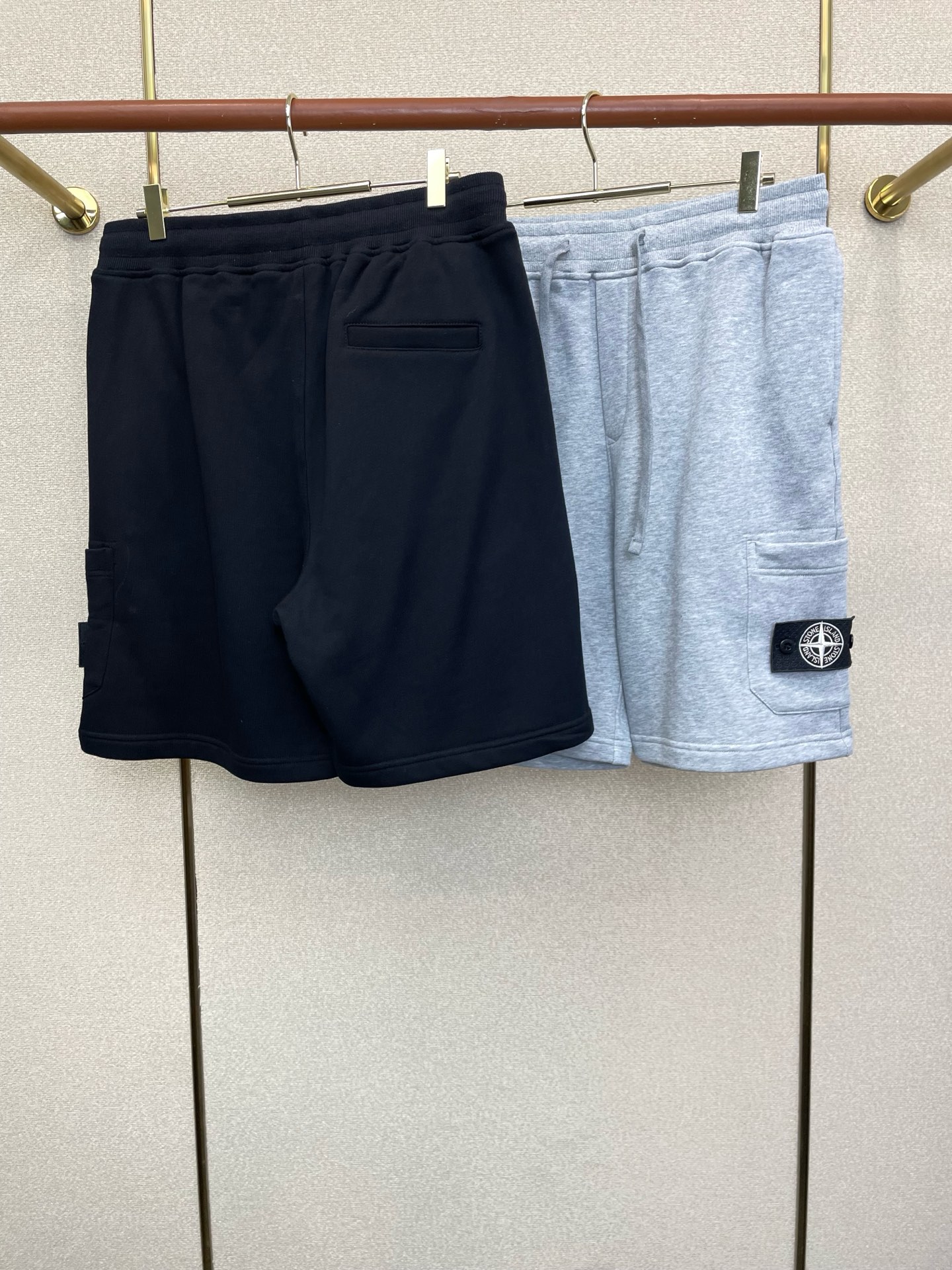 。STONE ISLAND石头岛💥砸锅卖铁都要上的新款新款休闲短裤🩳 高端版本！专柜定制面料 透气舒适度