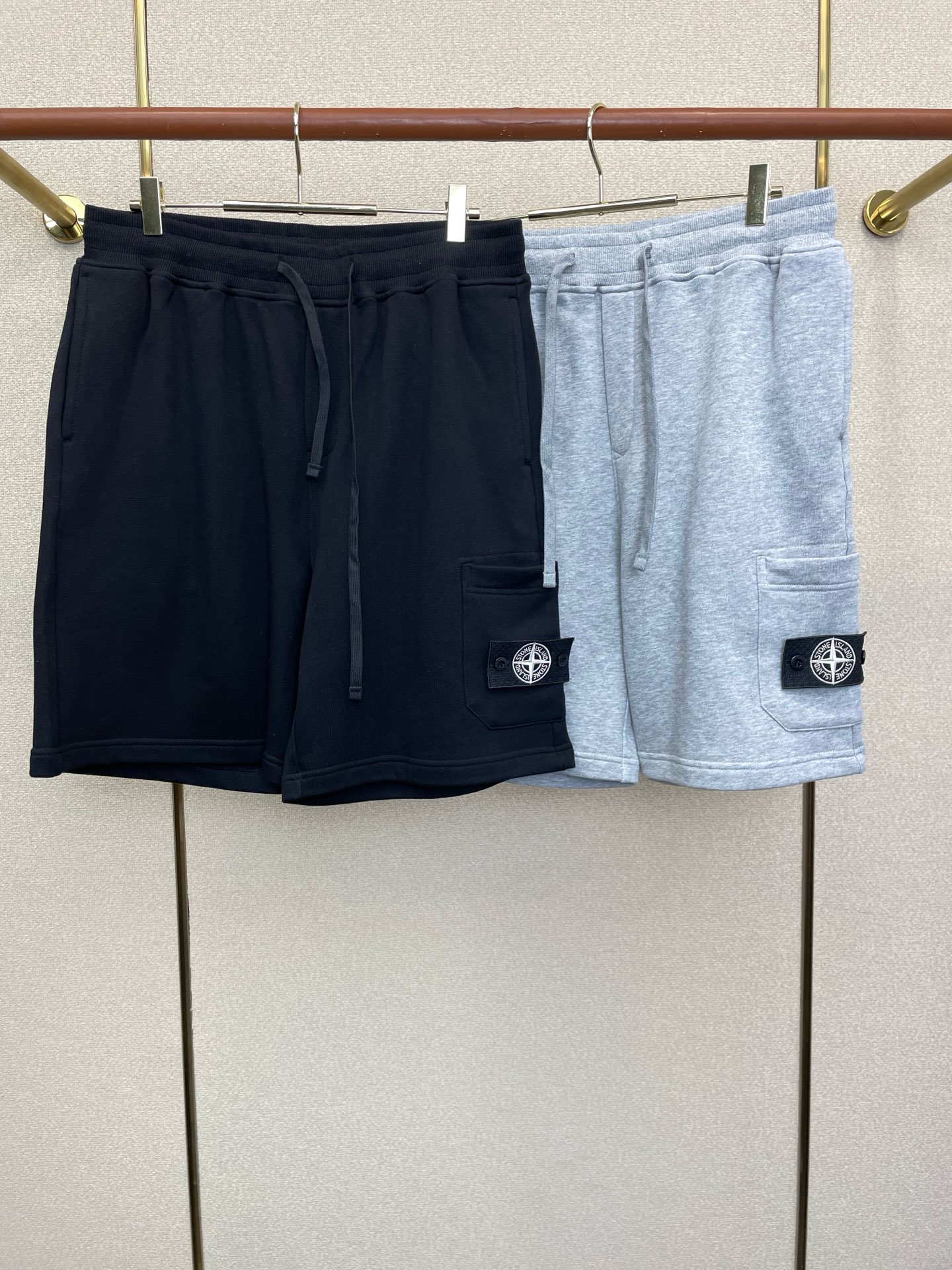 。STONE ISLAND石头岛💥砸锅卖铁都要上的新款新款休闲短裤🩳 高端版本！专柜定制面料 透气舒适度