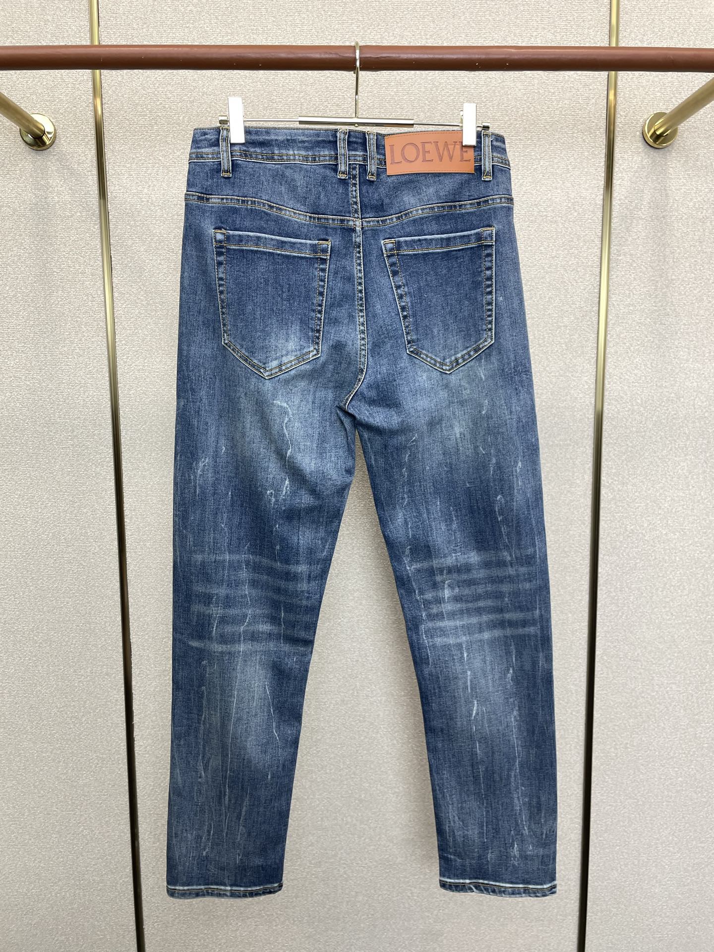。LOEWE罗意威💥砸锅卖铁都要上的新款新款休闲牛仔裤👖高端版本 专柜定制面料 透气舒适度高，细节无可挑