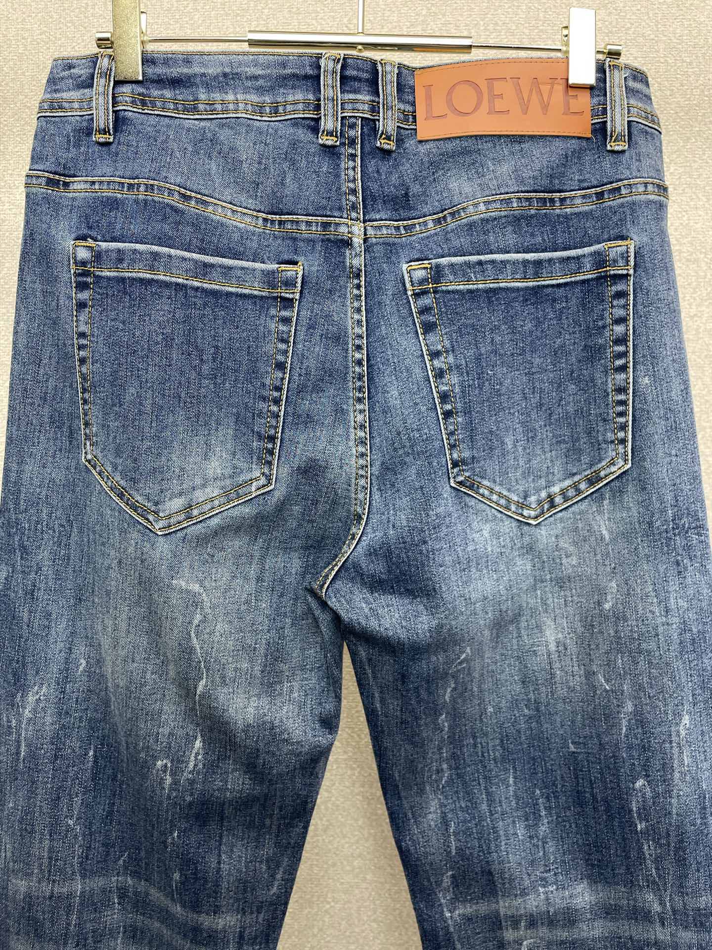 。LOEWE罗意威💥砸锅卖铁都要上的新款新款休闲牛仔裤👖高端版本 专柜定制面料 透气舒适度高，细节无可挑