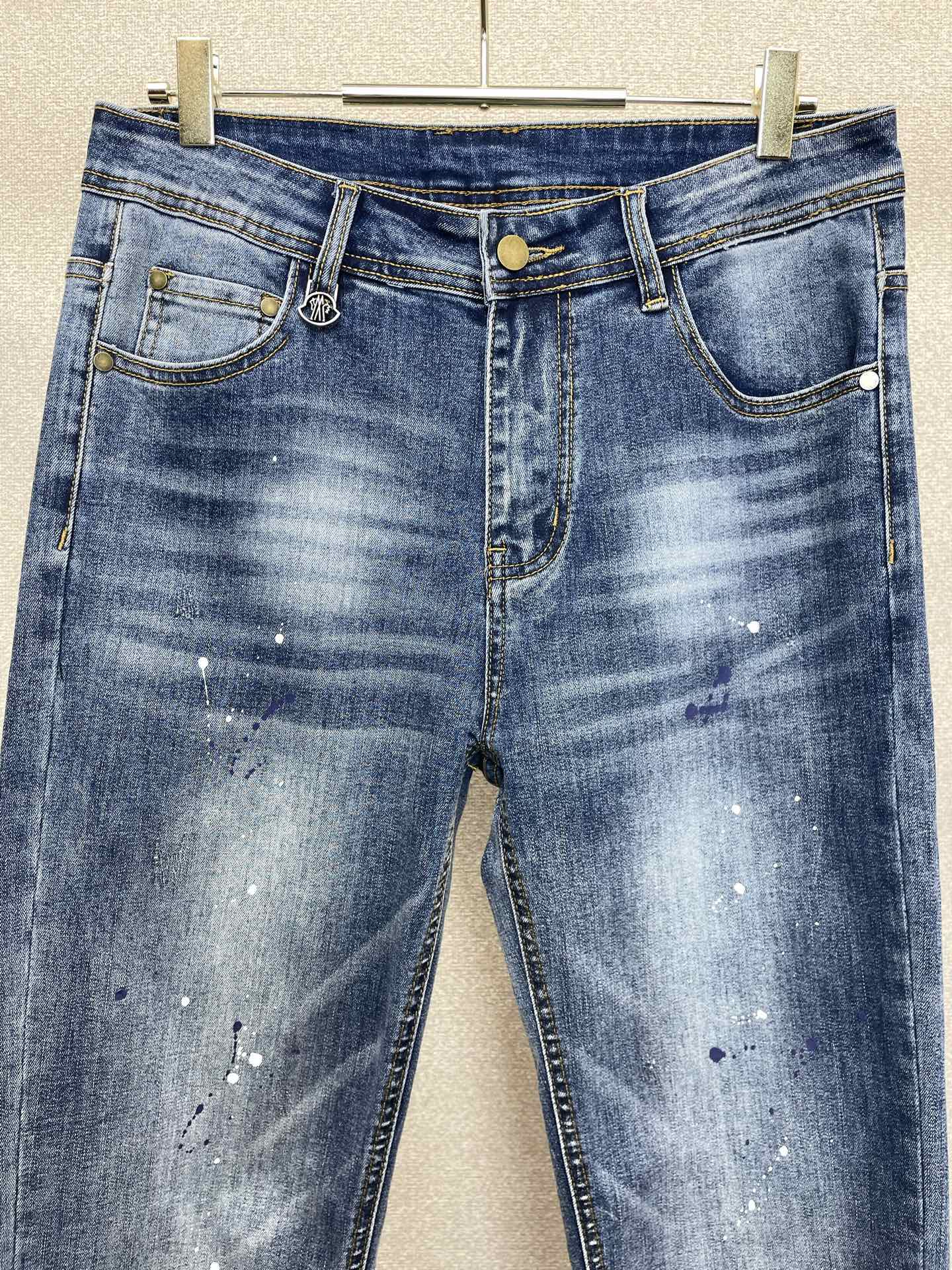 。Moncler蒙口💥砸锅卖铁都要上的新款新款休闲牛仔裤👖高端版本 专柜定制面料 透气舒适度高，细节无可