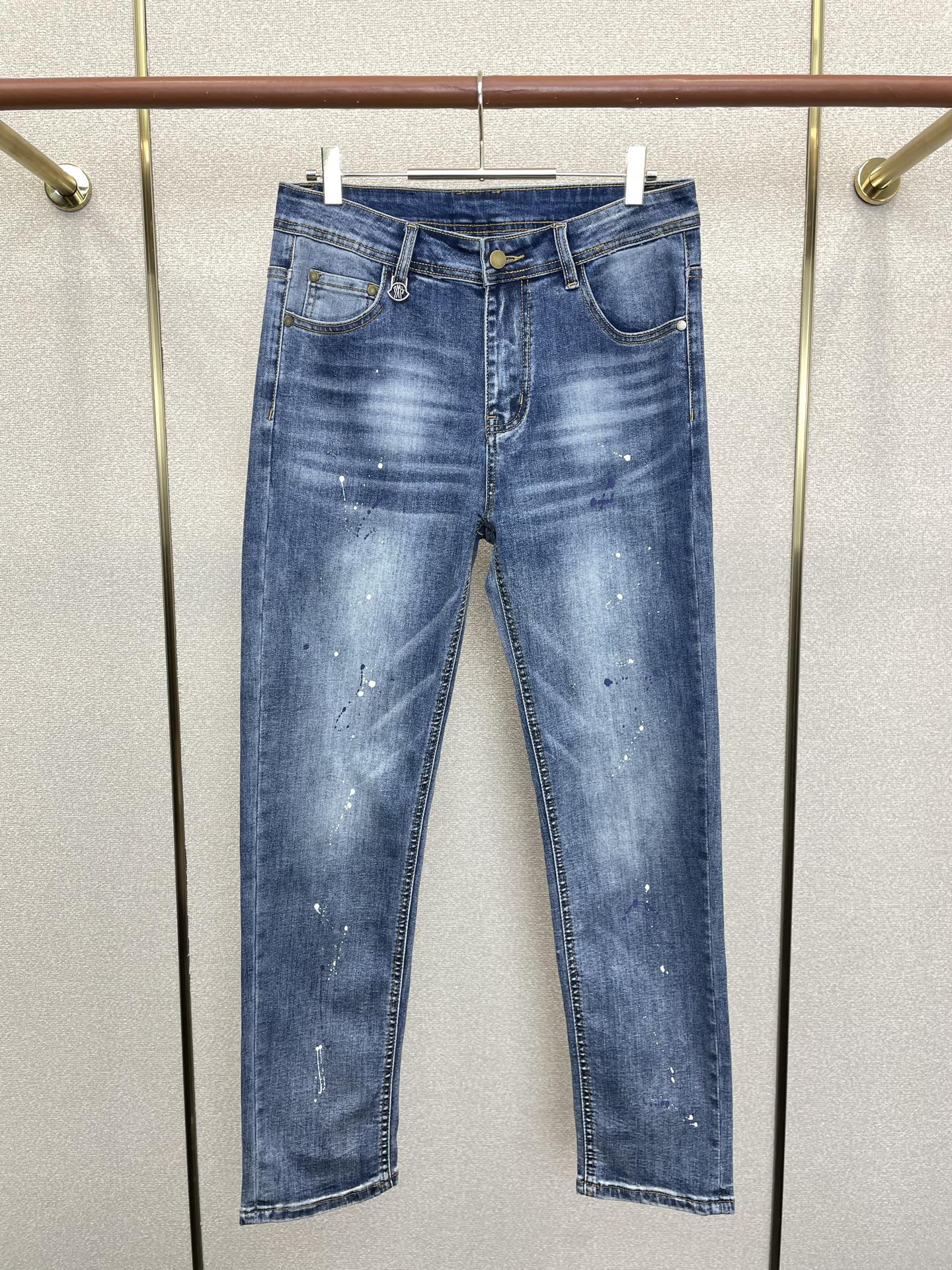 。Moncler蒙口💥砸锅卖铁都要上的新款新款休闲牛仔裤👖高端版本 专柜定制面料 透气舒适度高，细节无可