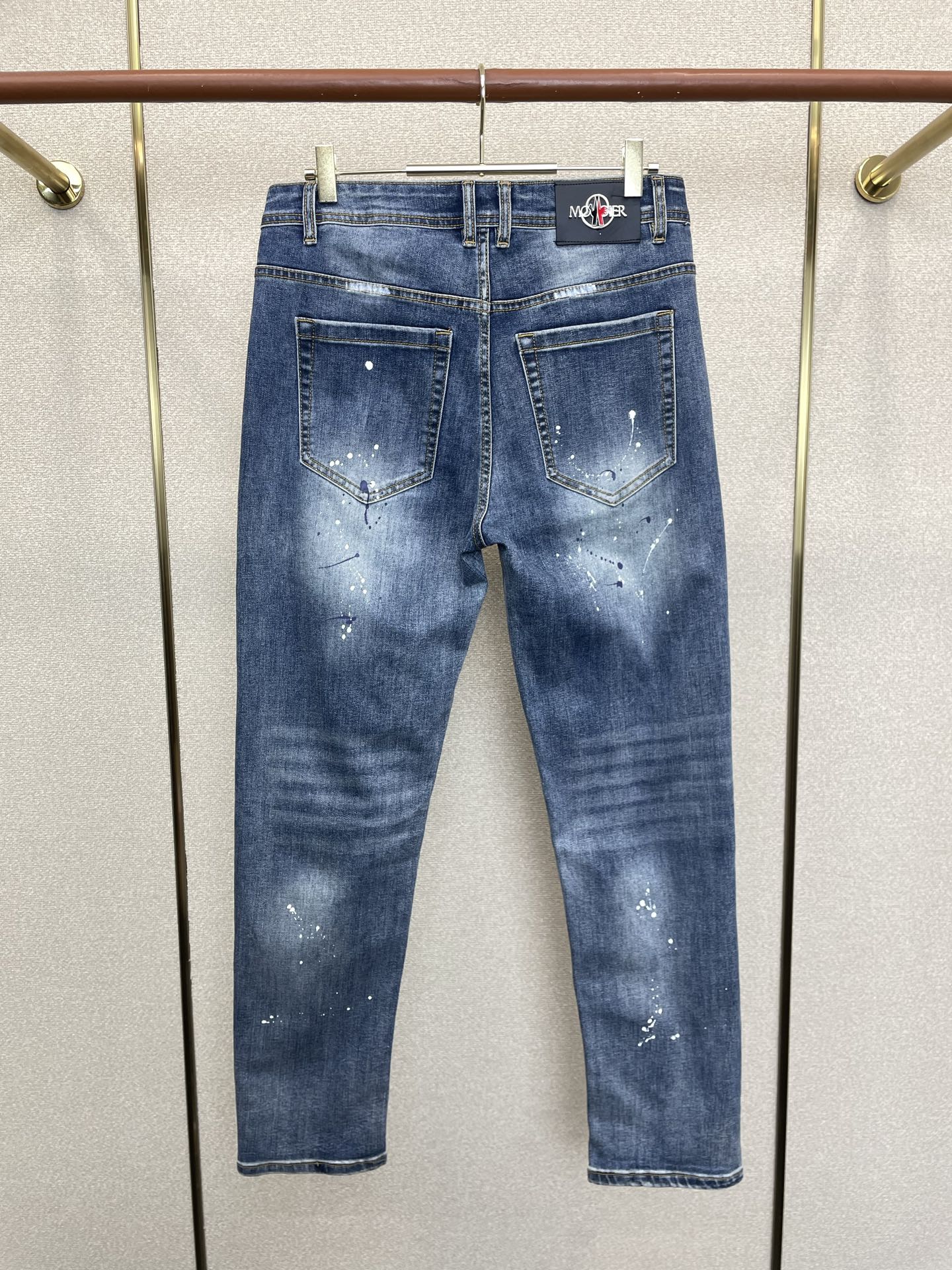 。Moncler蒙口💥砸锅卖铁都要上的新款新款休闲牛仔裤👖高端版本 专柜定制面料 透气舒适度高，细节无可