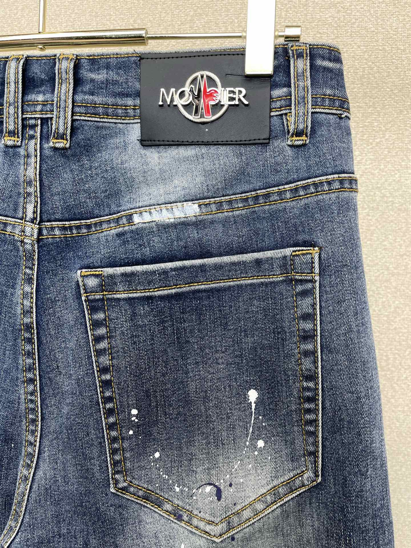 。Moncler蒙口💥砸锅卖铁都要上的新款新款休闲牛仔裤👖高端版本 专柜定制面料 透气舒适度高，细节无可
