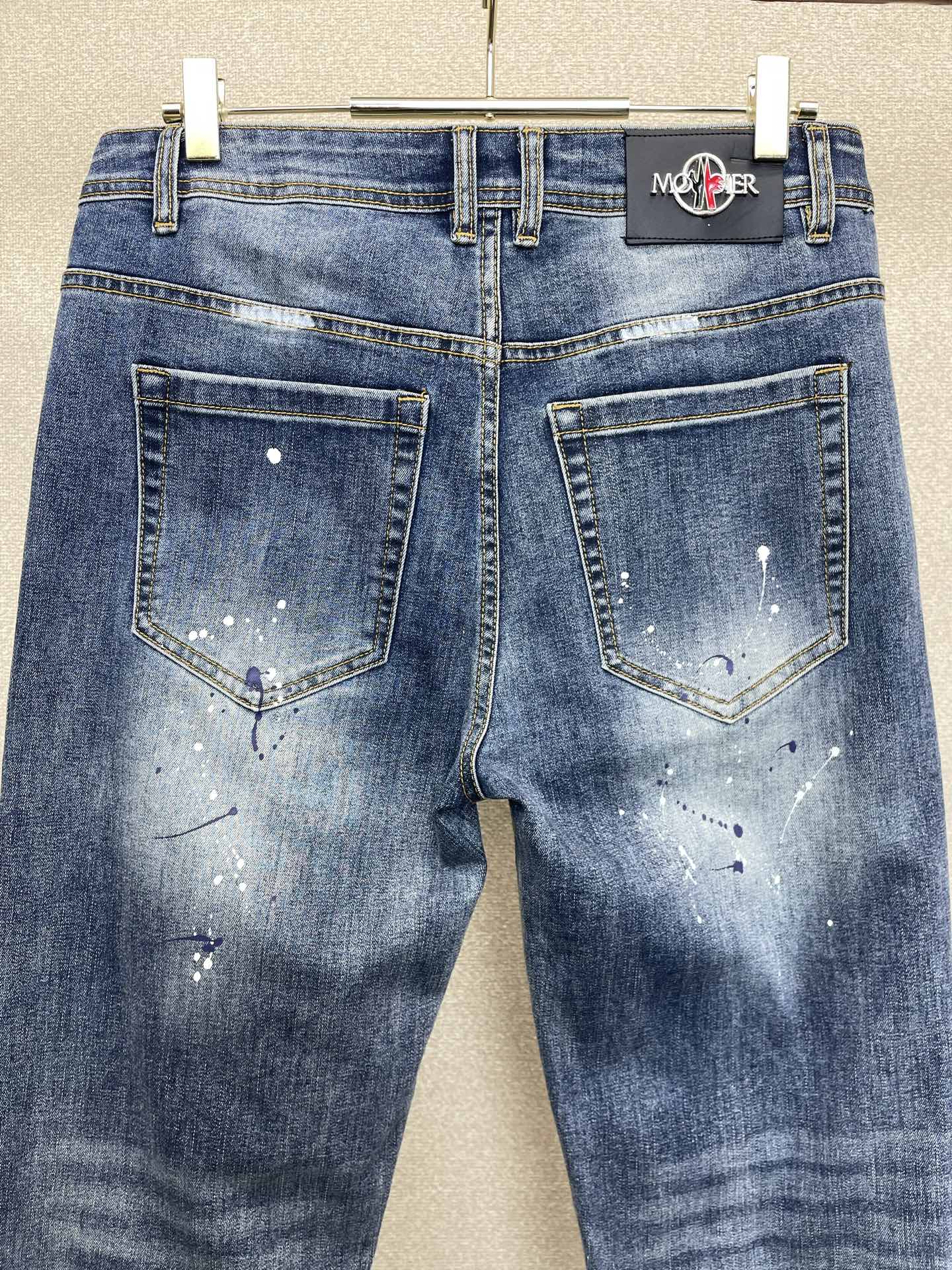 。Moncler蒙口💥砸锅卖铁都要上的新款新款休闲牛仔裤👖高端版本 专柜定制面料 透气舒适度高，细节无可