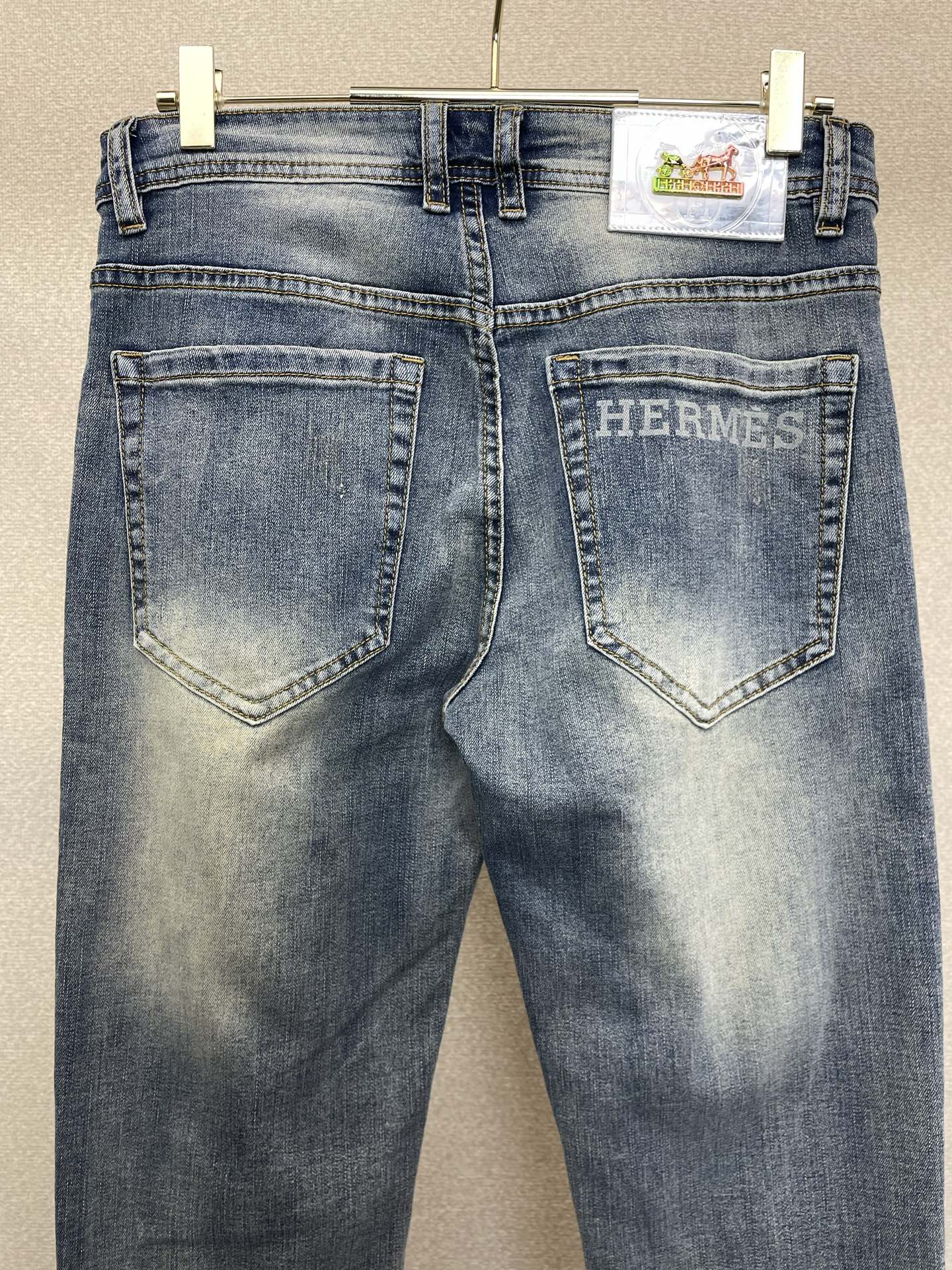 。Hermès爱马仕💥砸锅卖铁都要上的新款新款休闲牛仔裤👖高端版本 专柜定制面料 透气舒适度高，细节无可