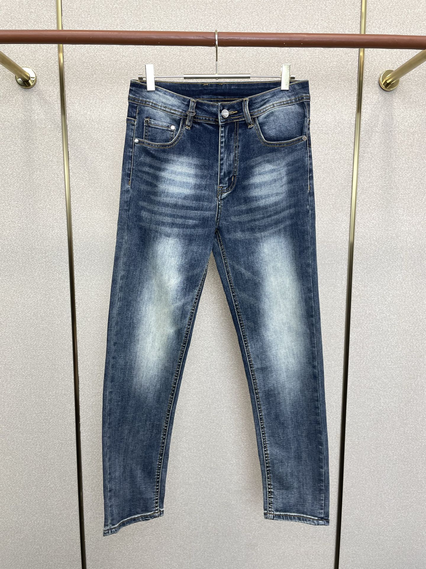 。FENDI芬迪💥砸锅卖铁都要上的新款新款休闲牛仔裤👖高端版本 专柜定制面料 透气舒适度高，细节无可挑剔