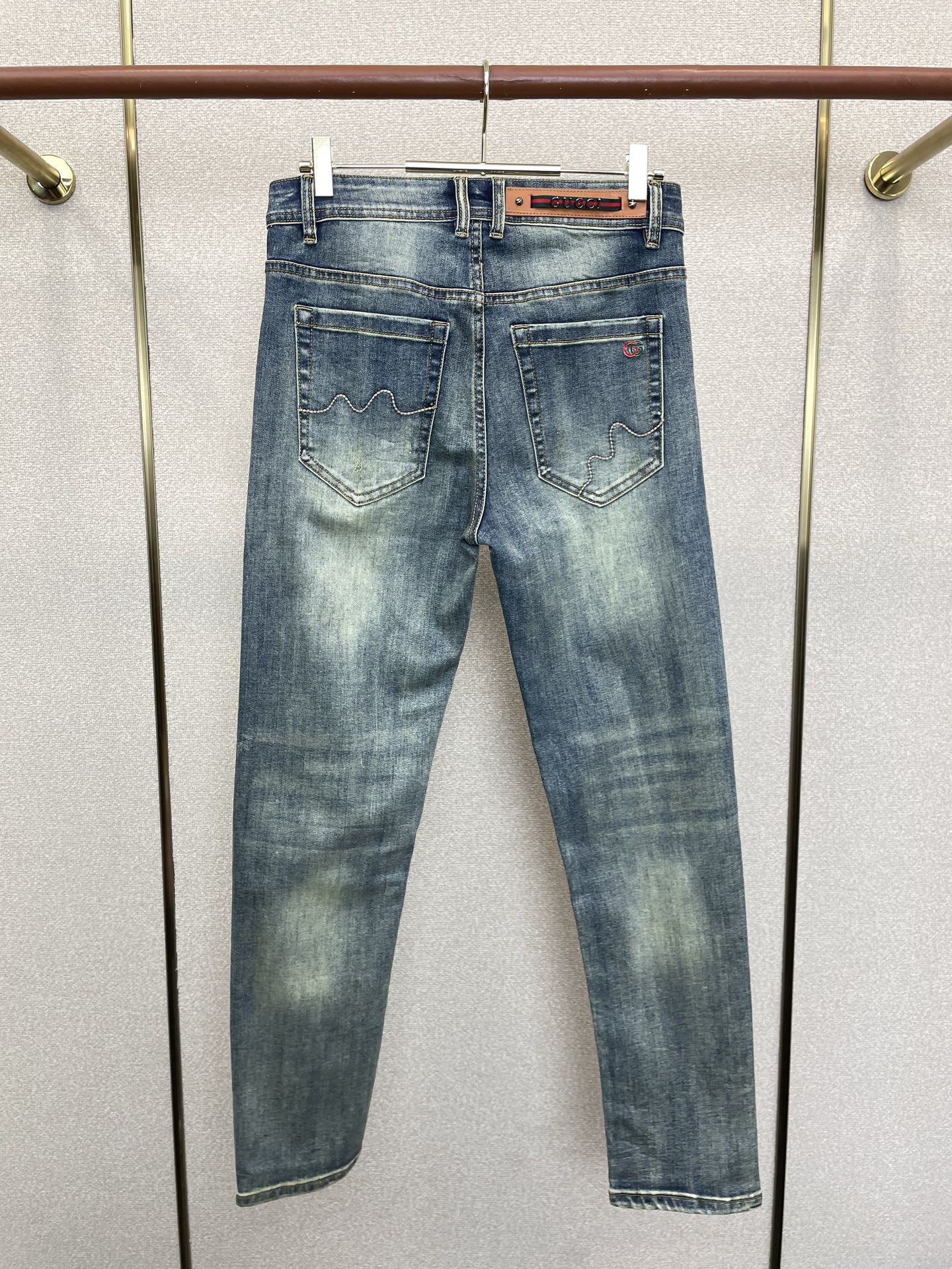 。Gucci古驰💥砸锅卖铁都要上的新款新款休闲牛仔裤👖高端版本 专柜定制面料 透气舒适度高，细节无可挑剔