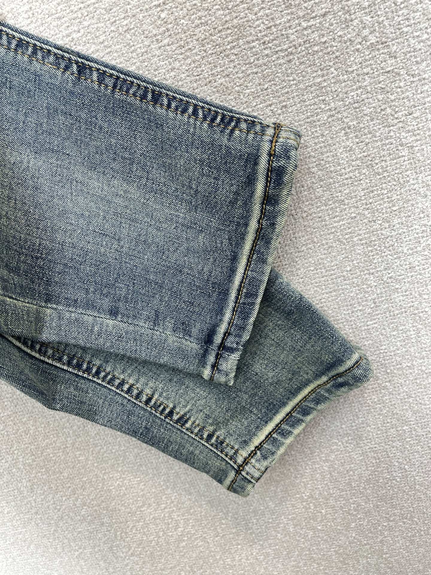 。Gucci古驰💥砸锅卖铁都要上的新款新款休闲牛仔裤👖高端版本 专柜定制面料 透气舒适度高，细节无可挑剔