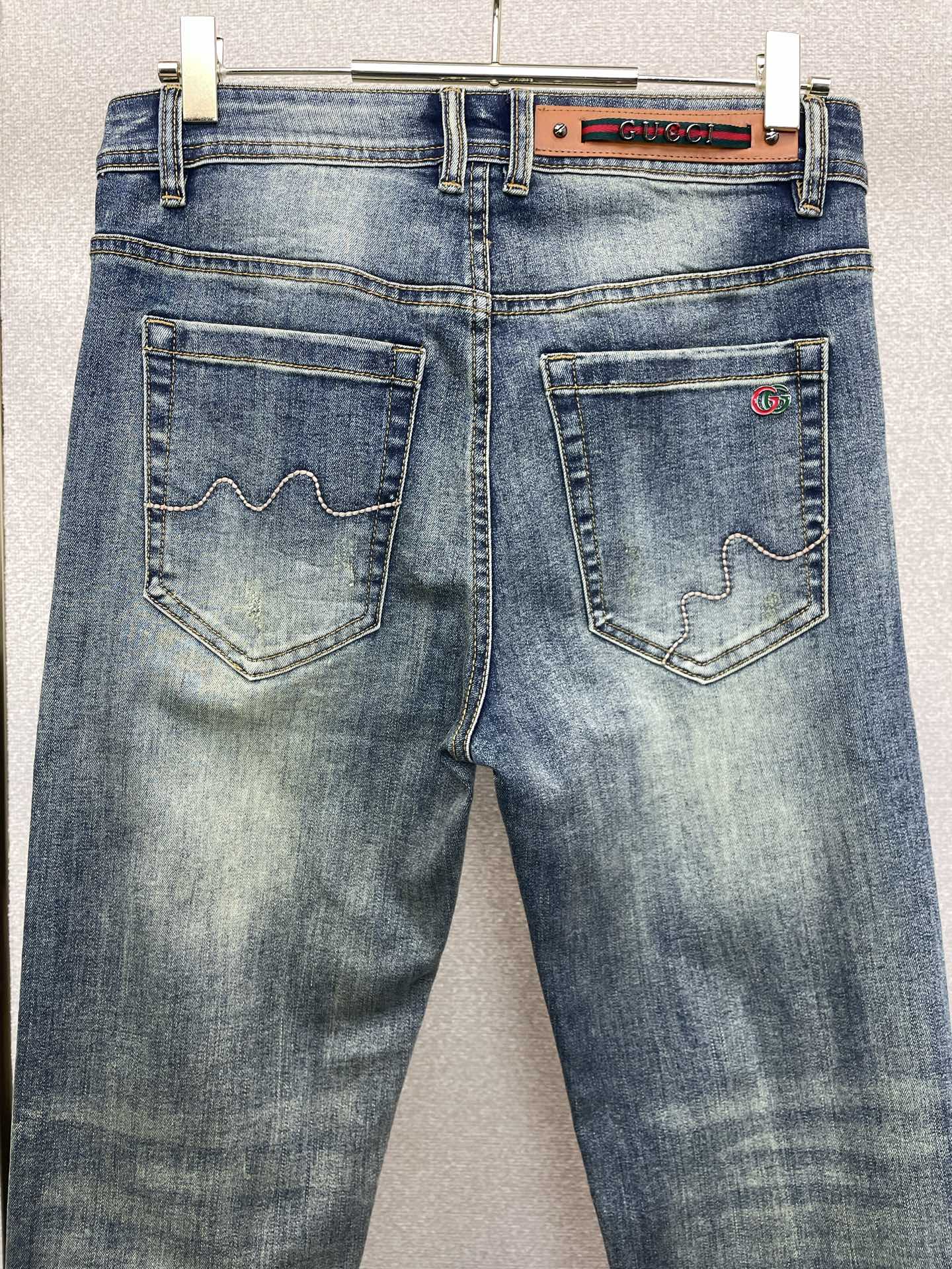 。Gucci古驰💥砸锅卖铁都要上的新款新款休闲牛仔裤👖高端版本 专柜定制面料 透气舒适度高，细节无可挑剔