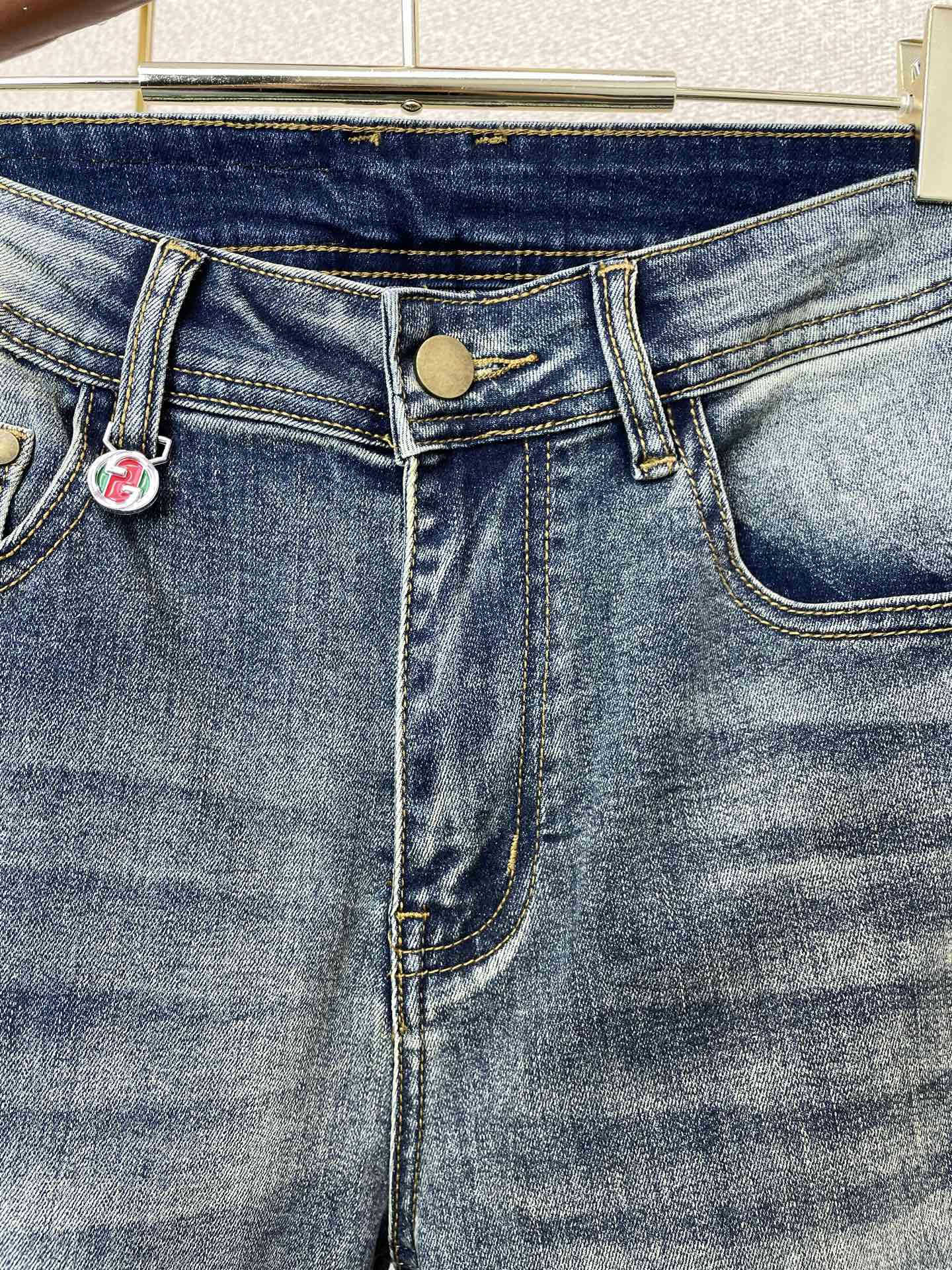 。Gucci古驰💥砸锅卖铁都要上的新款新款休闲牛仔裤👖高端版本 专柜定制面料 透气舒适度高，细节无可挑剔