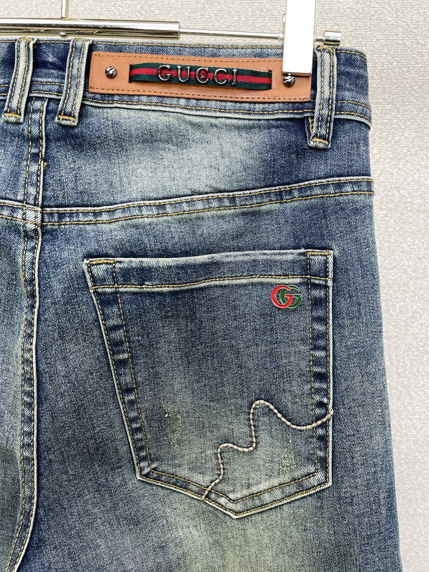 。Gucci古驰💥砸锅卖铁都要上的新款新款休闲牛仔裤👖高端版本 专柜定制面料 透气舒适度高，细节无可挑剔