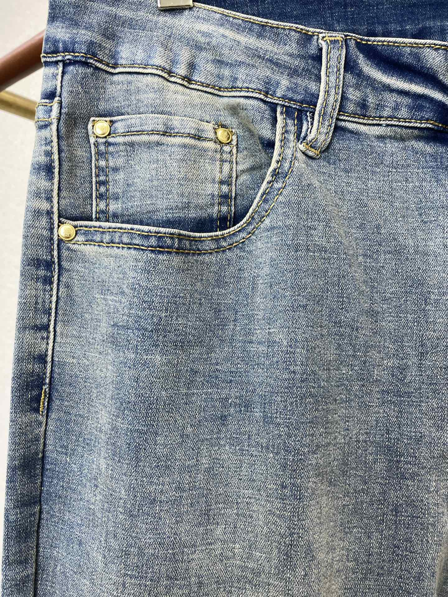 。Burberry巴宝莉💥砸锅卖铁都要上的新款新款休闲牛仔裤👖高端版本 专柜定制面料 透气舒适度高，细节
